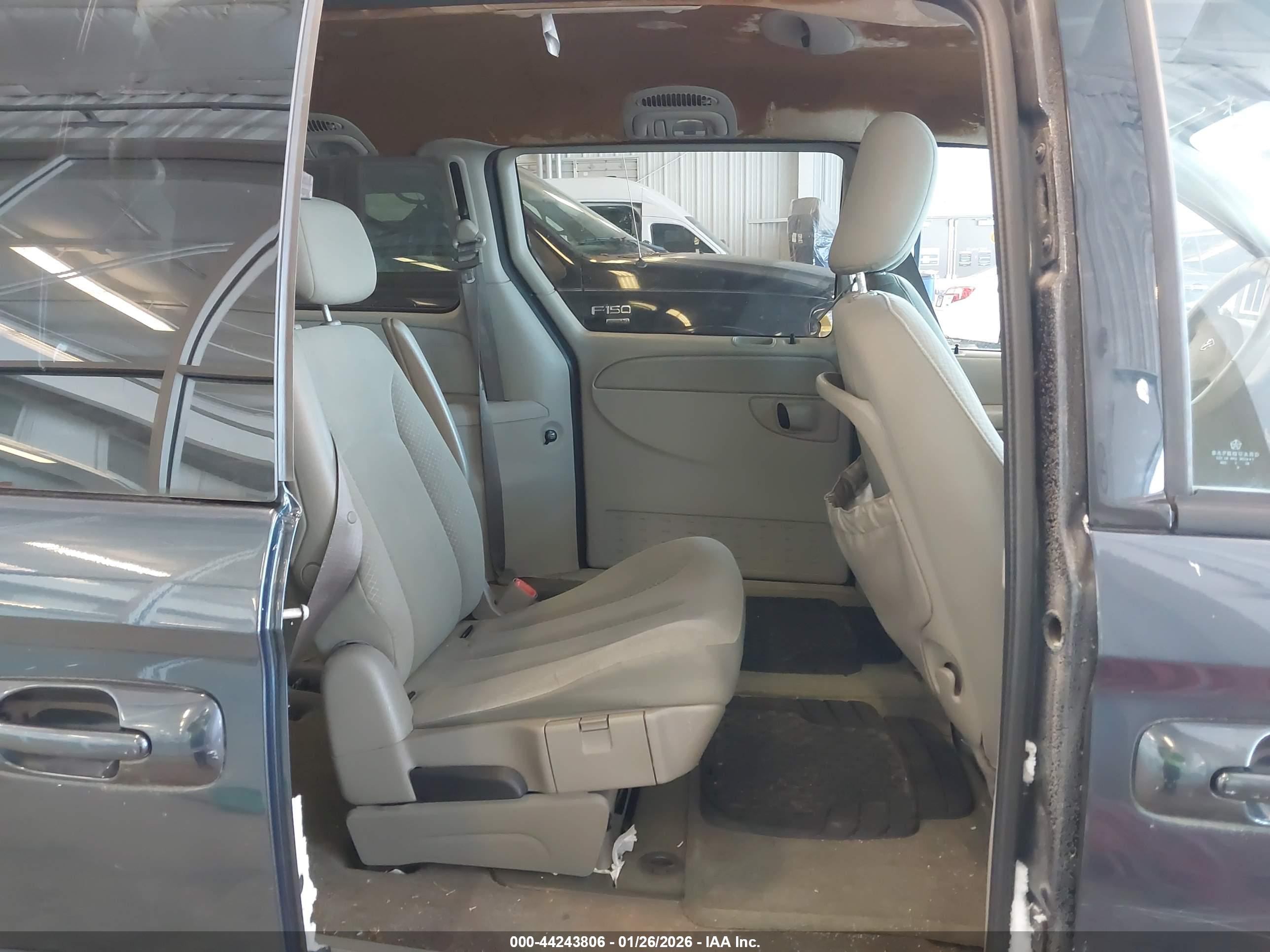 DODGE GRAND image 8