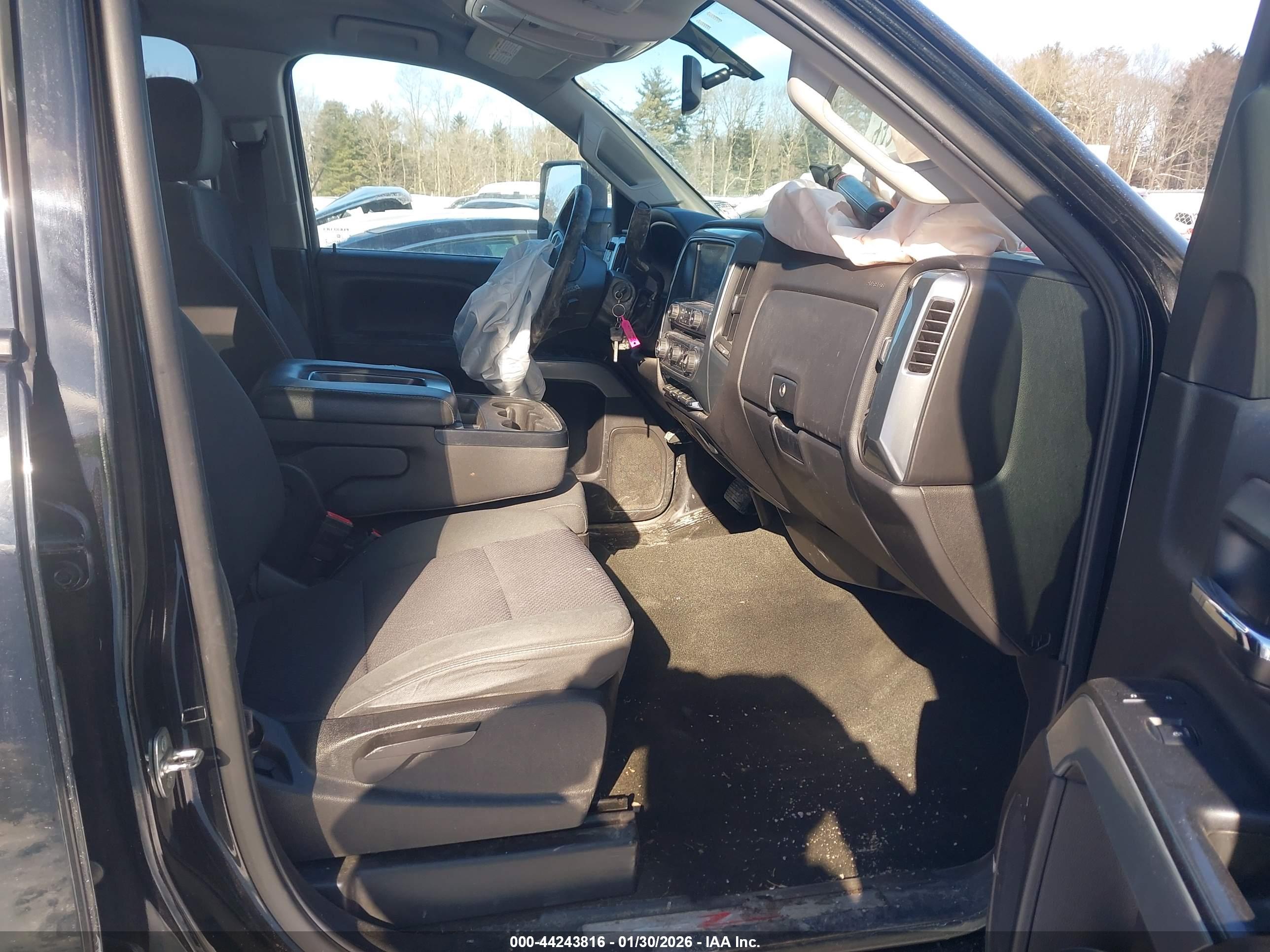 CHEVROLET SILVERADO image 5