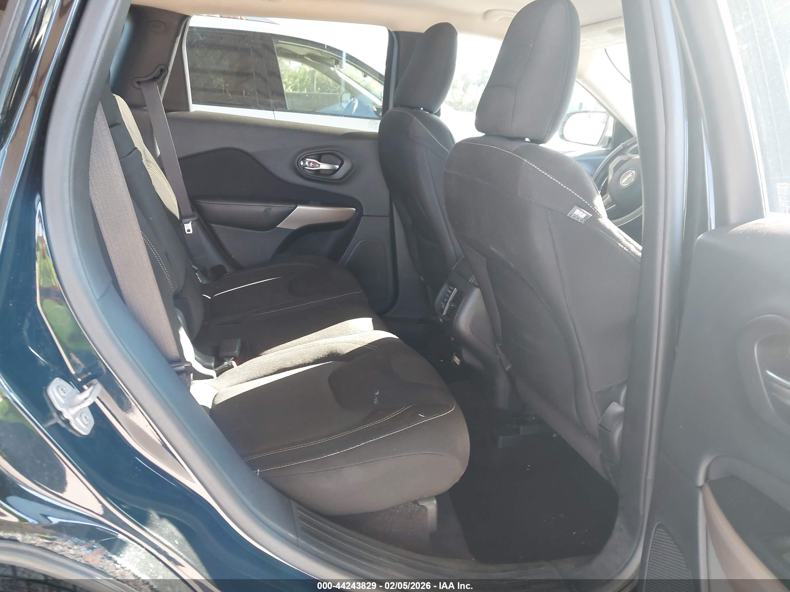JEEP CHEROKEE image 8
