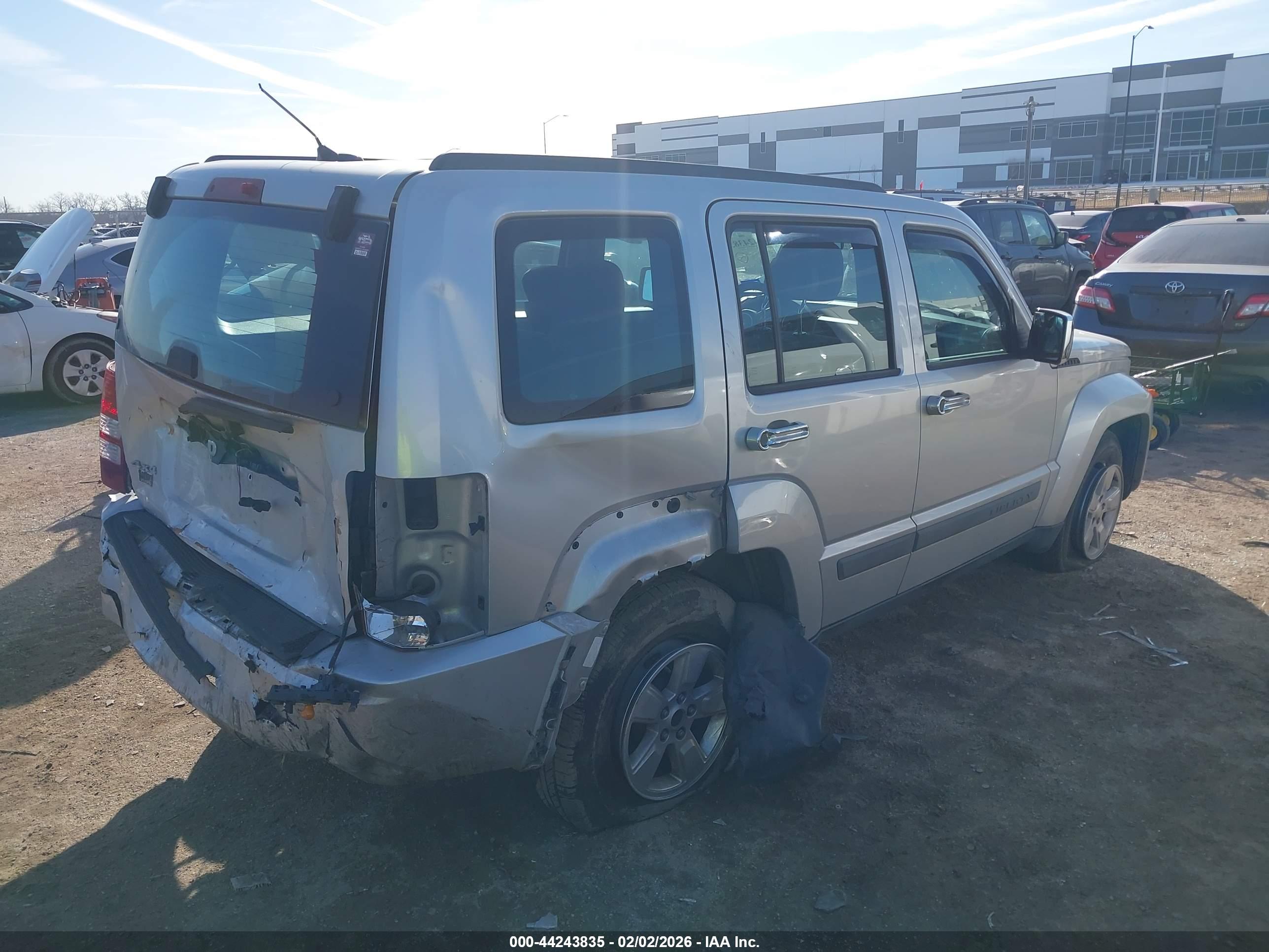 JEEP LIBERTY image 4