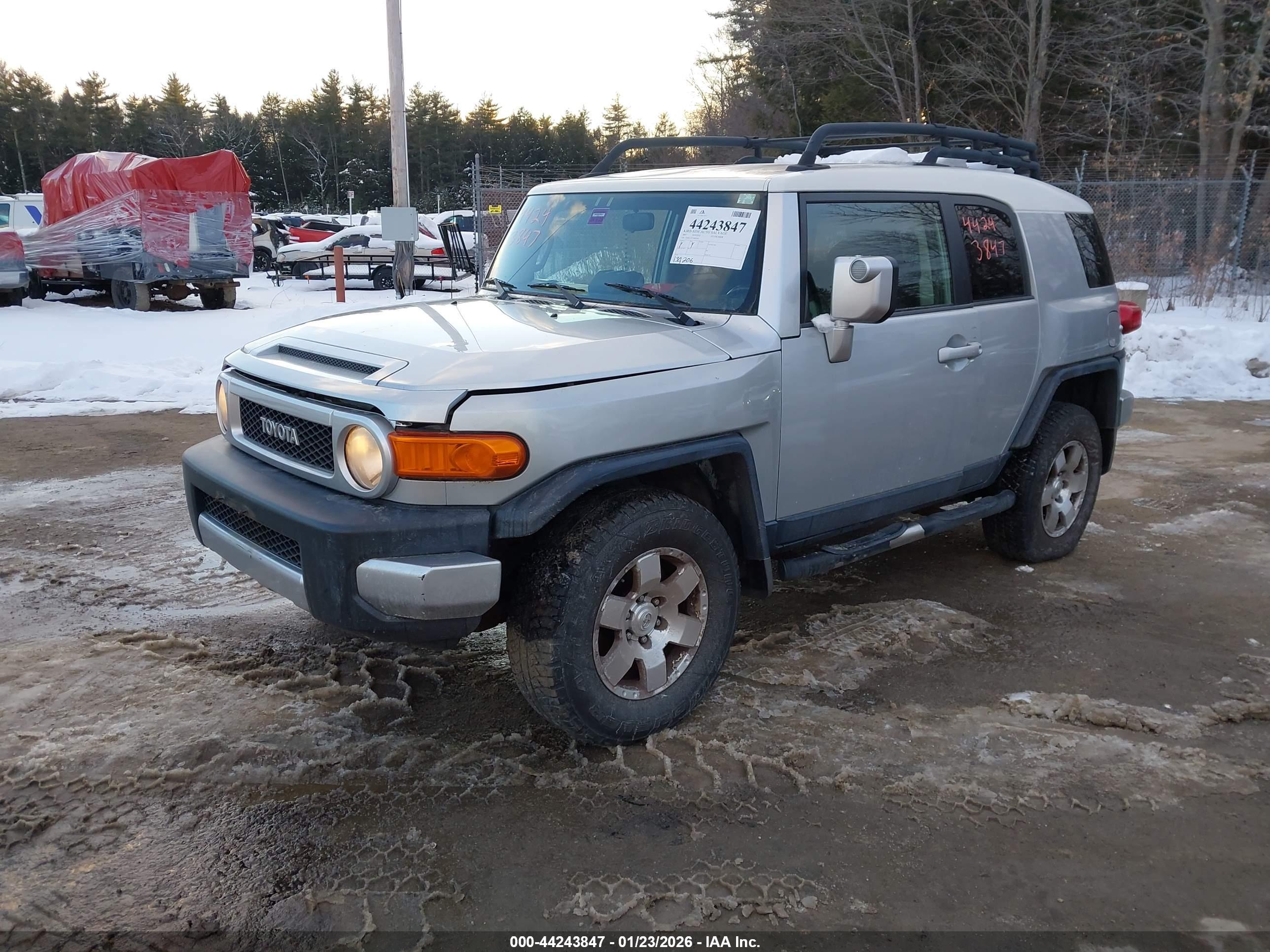 TOYOTA FJ image 2