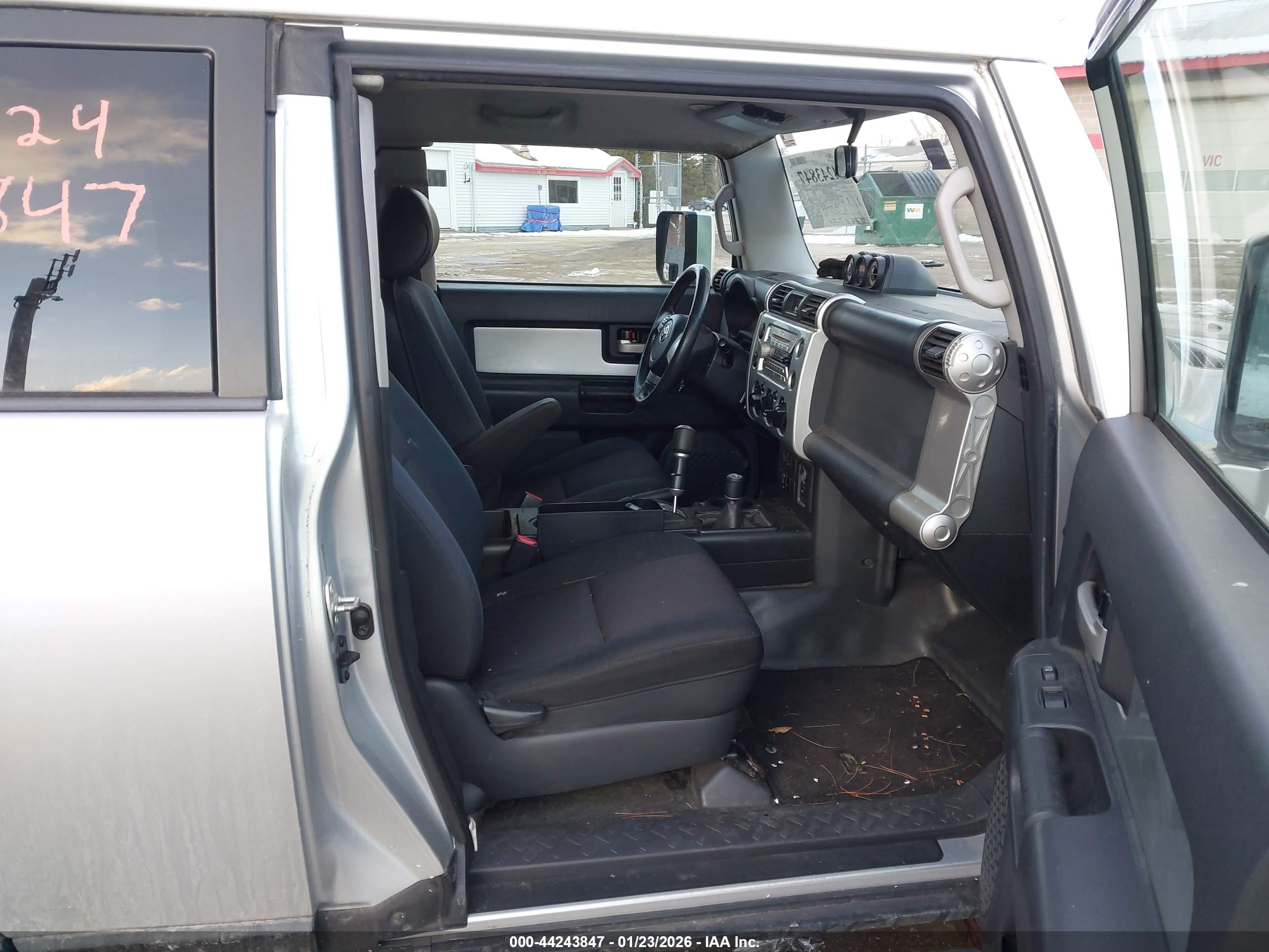 TOYOTA FJ image 5