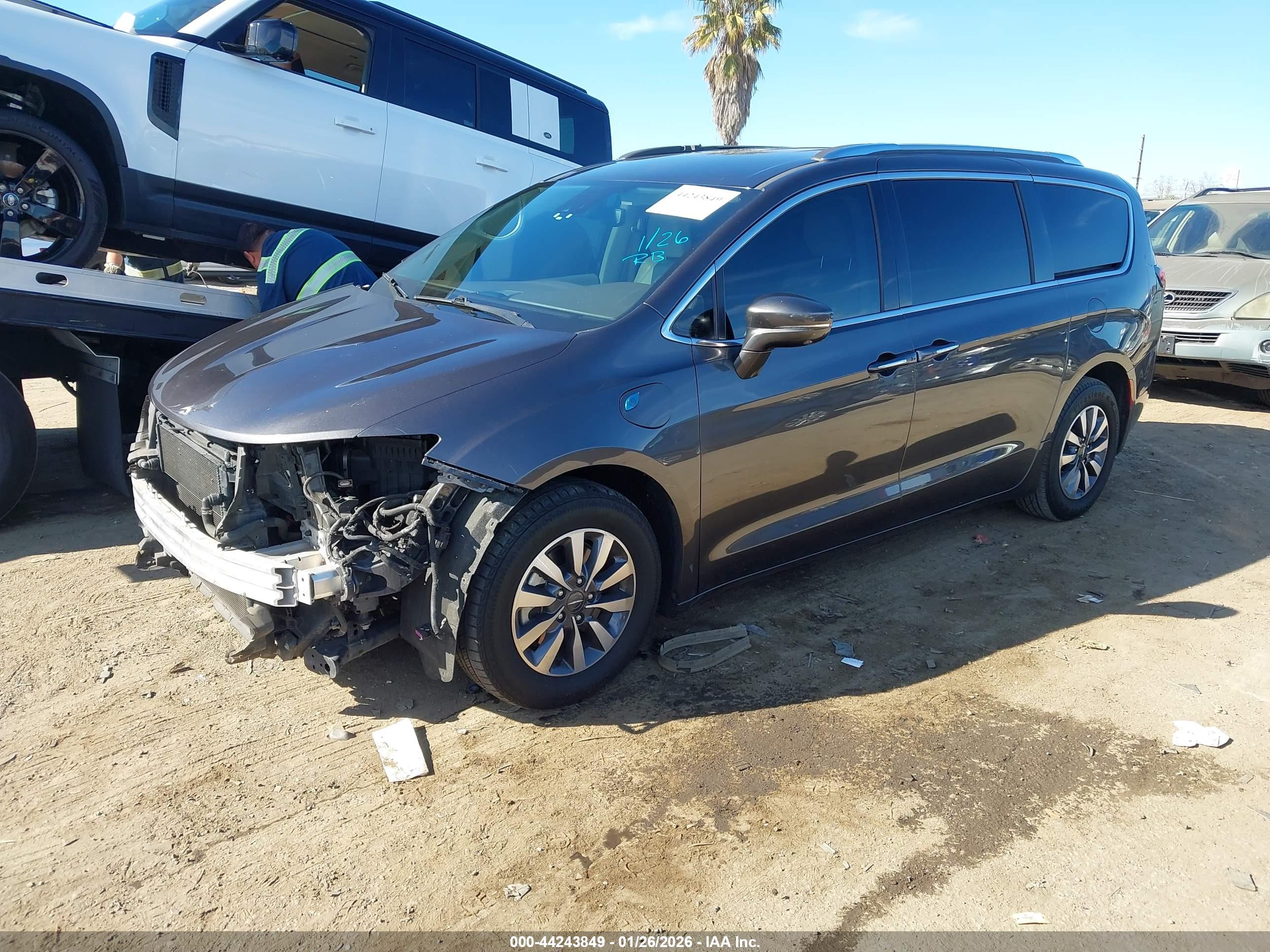 CHRYSLER PACIFICA image 2