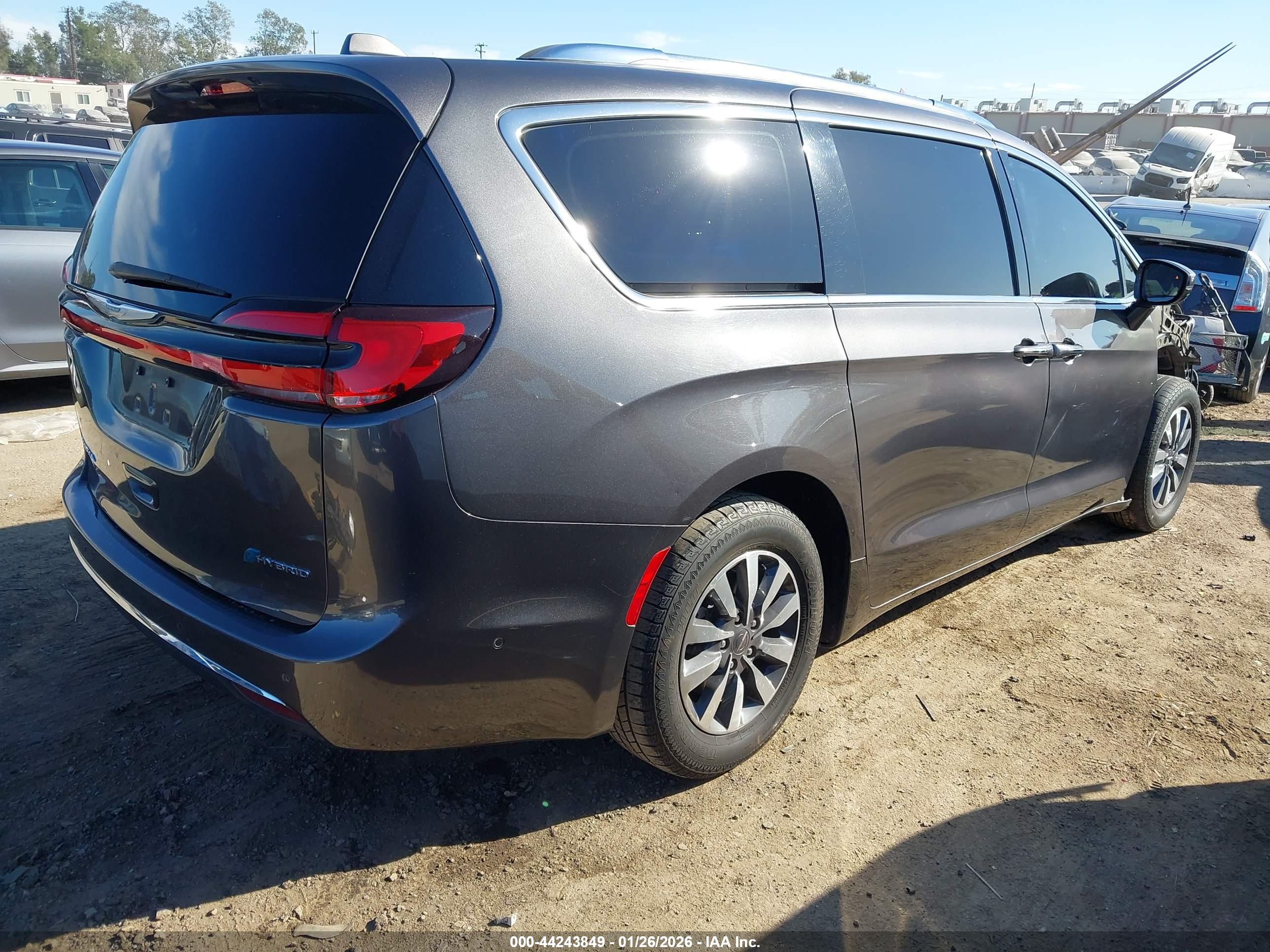 CHRYSLER PACIFICA image 4