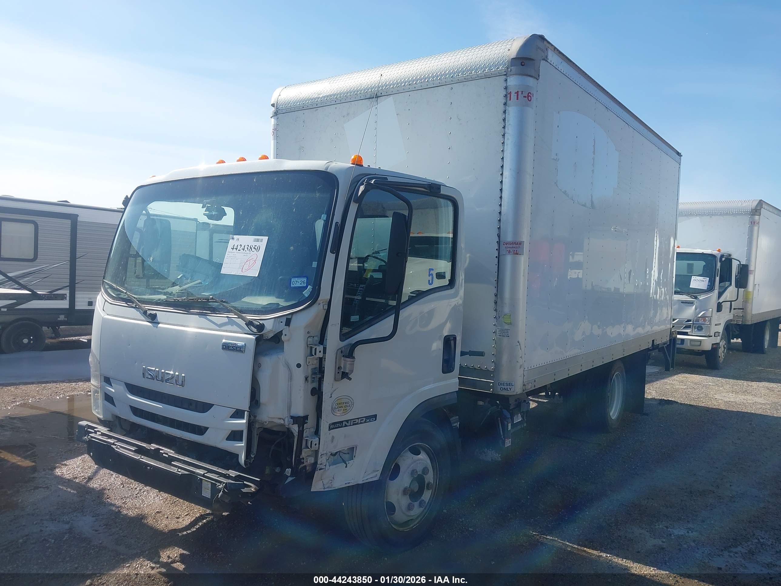 ISUZU NPR image 2