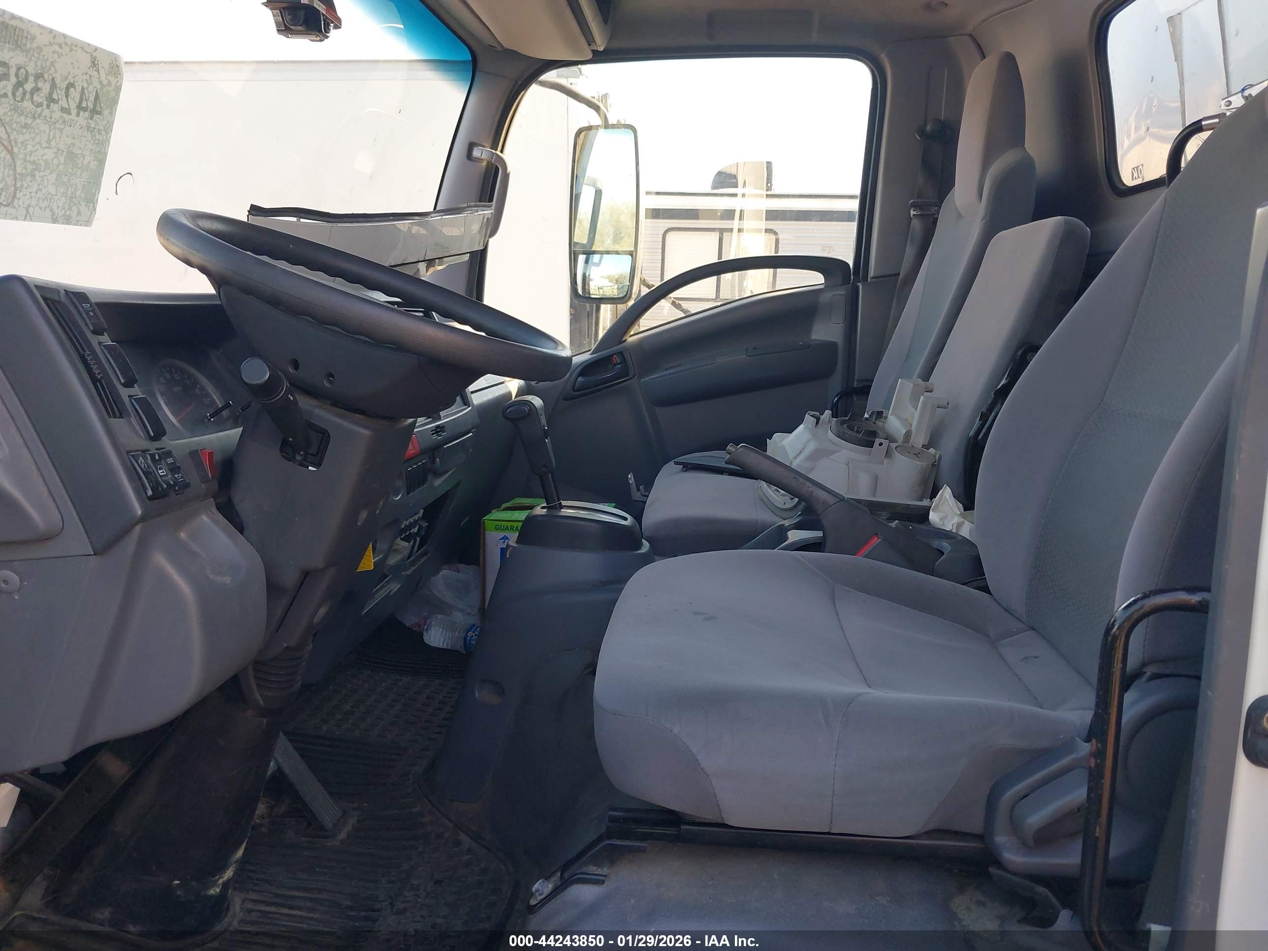 ISUZU NPR image 8