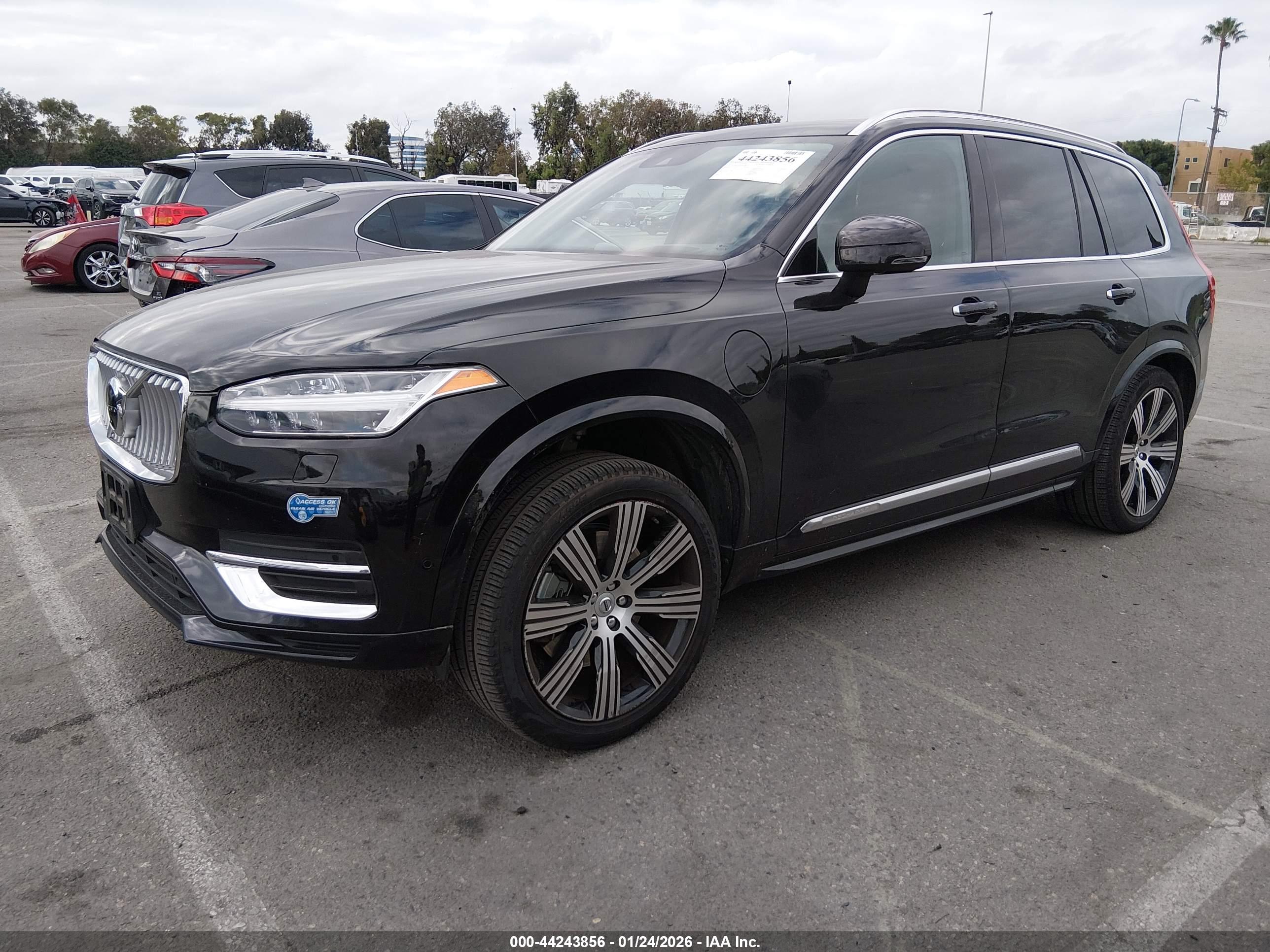 VOLVO XC90 image 2