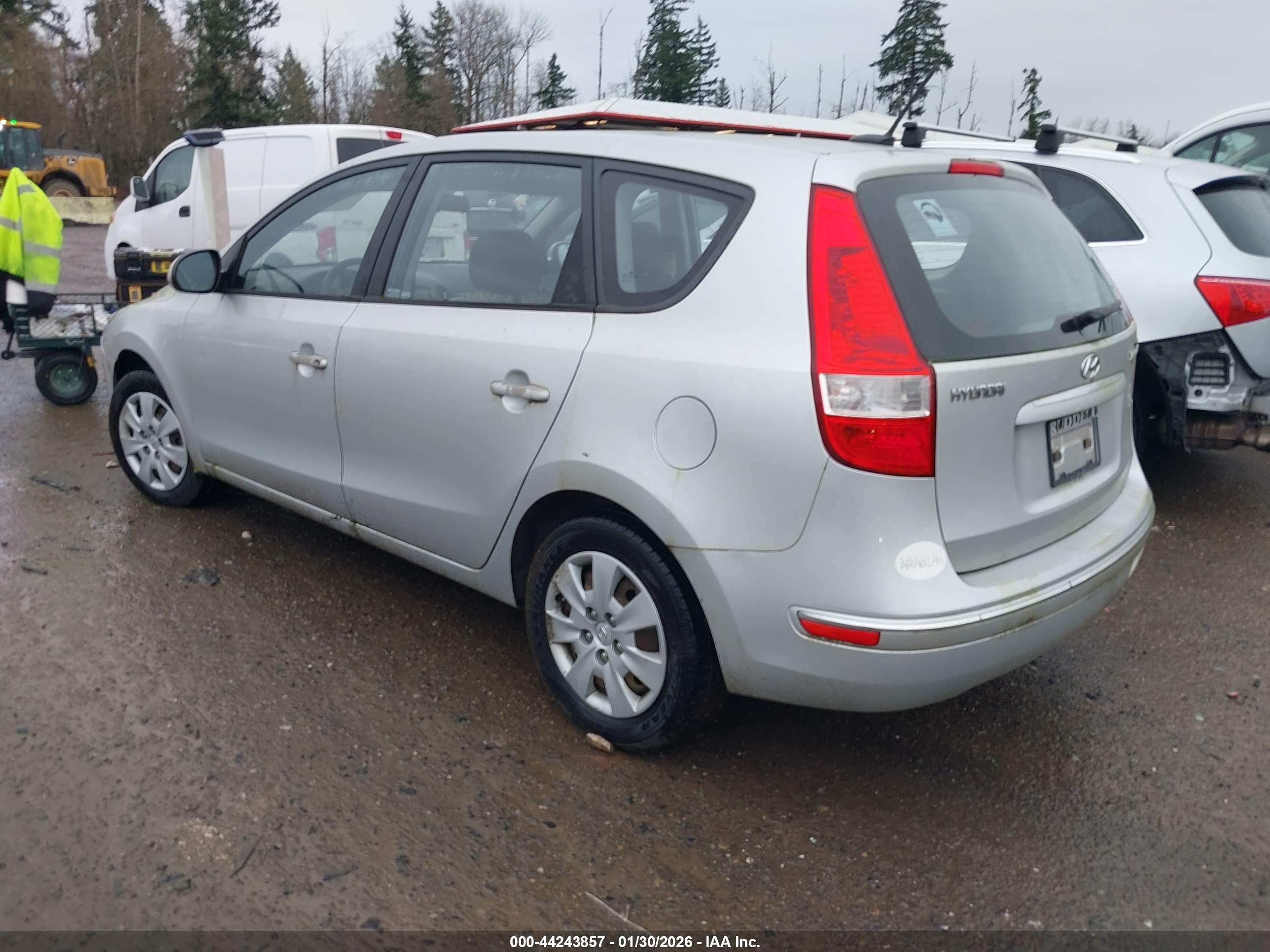 HYUNDAI ELANTRA image 3