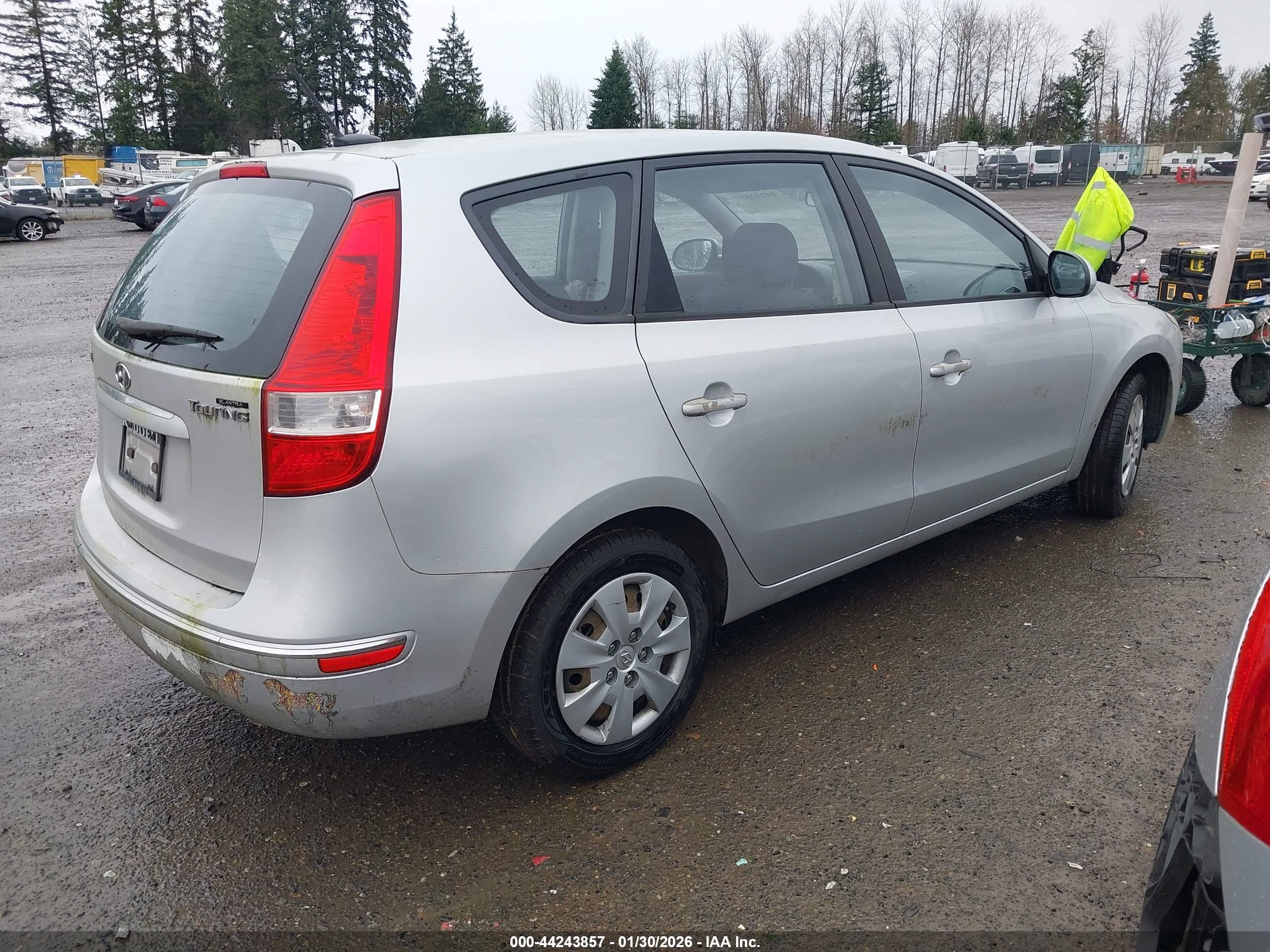 HYUNDAI ELANTRA image 4