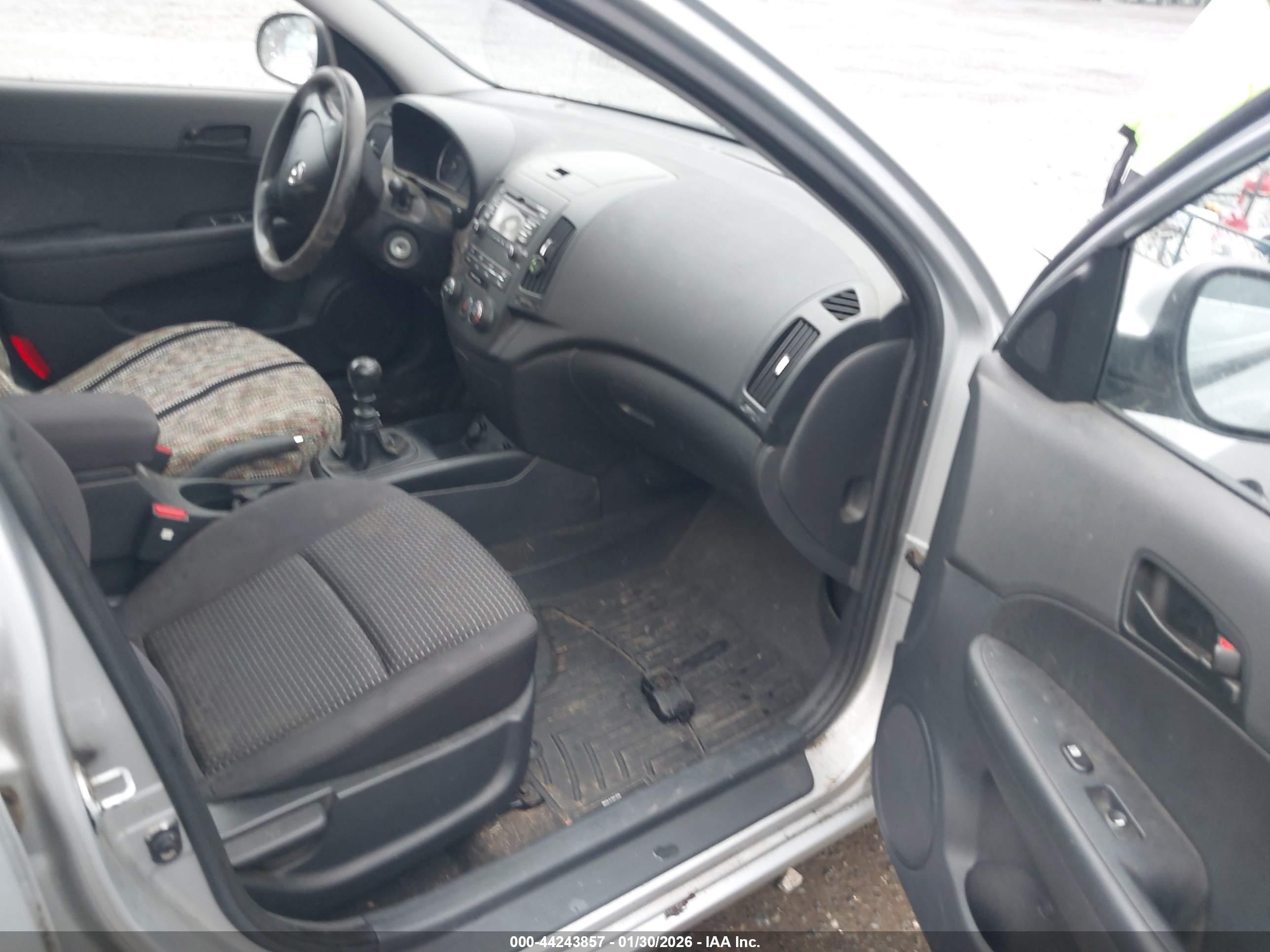 HYUNDAI ELANTRA image 5
