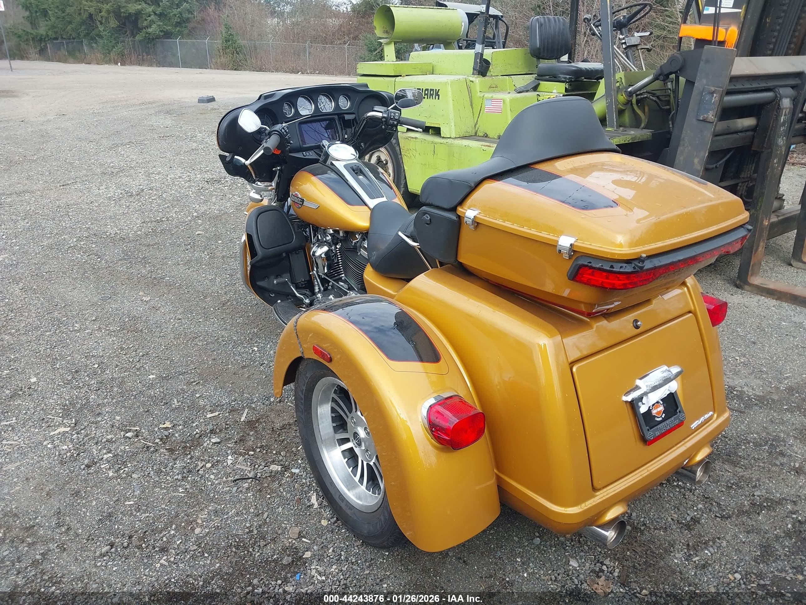 HARLEY-DAVIDSON FLHTCUTG image 3