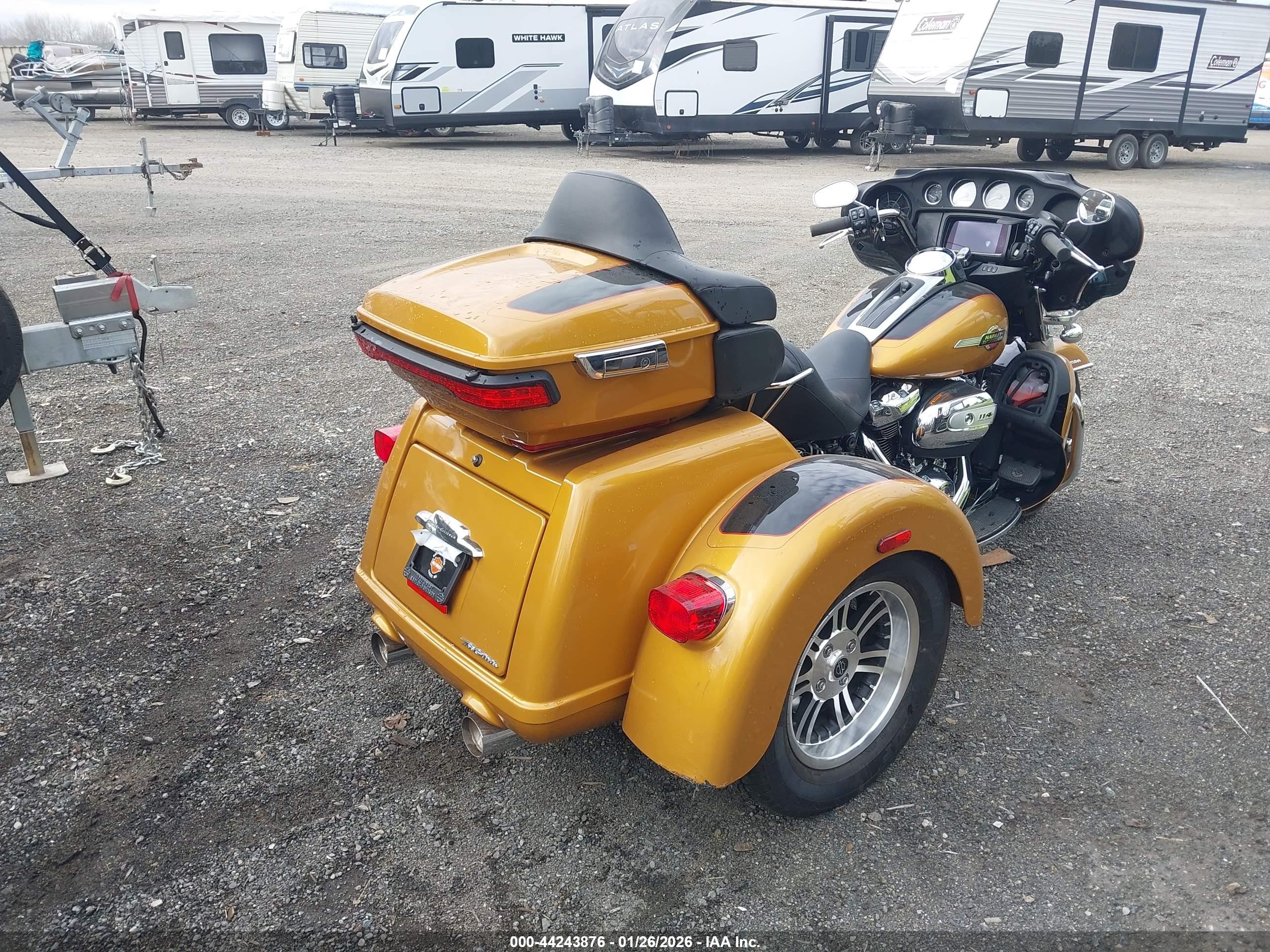 HARLEY-DAVIDSON FLHTCUTG image 4