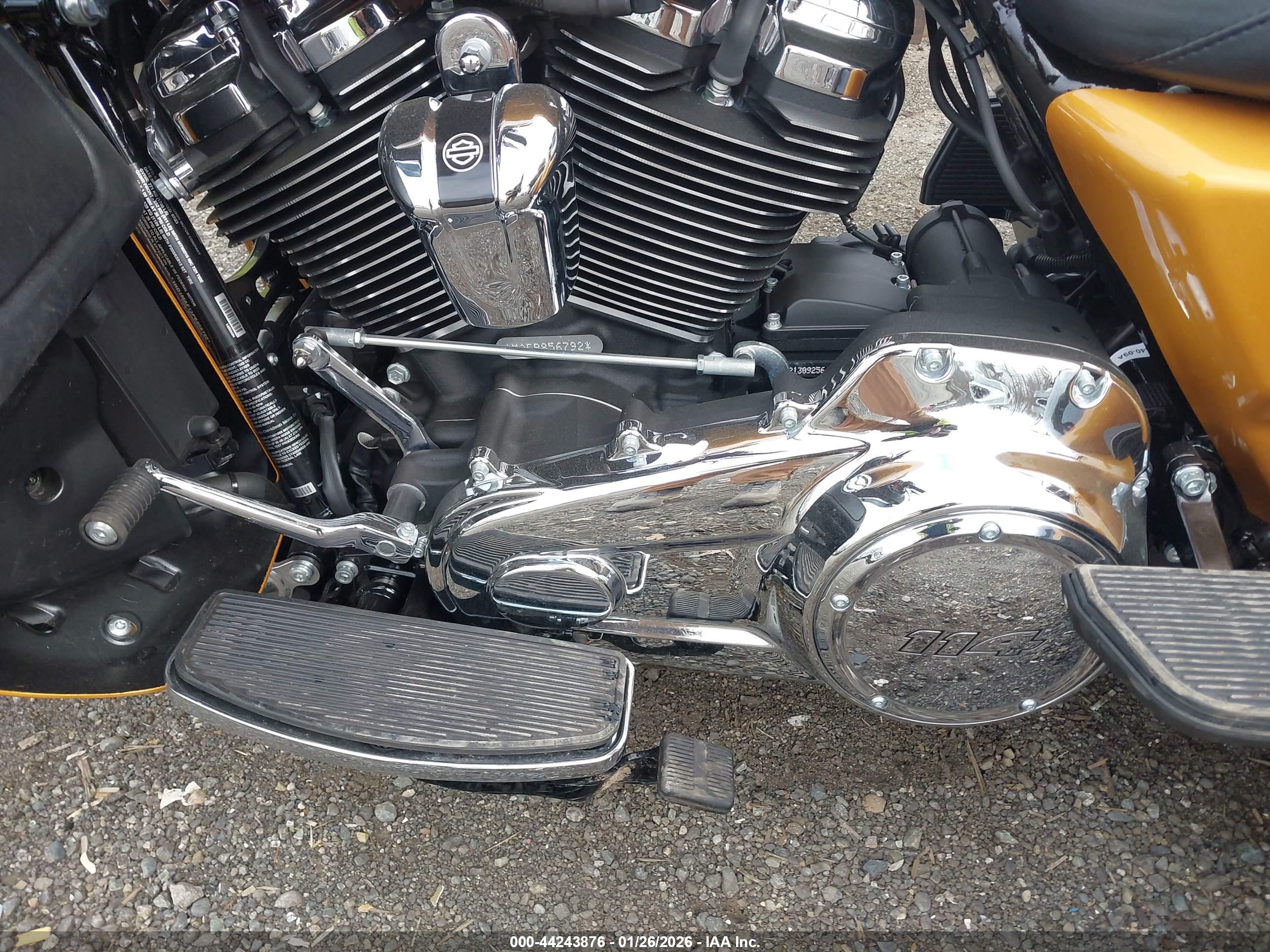 HARLEY-DAVIDSON FLHTCUTG image 9