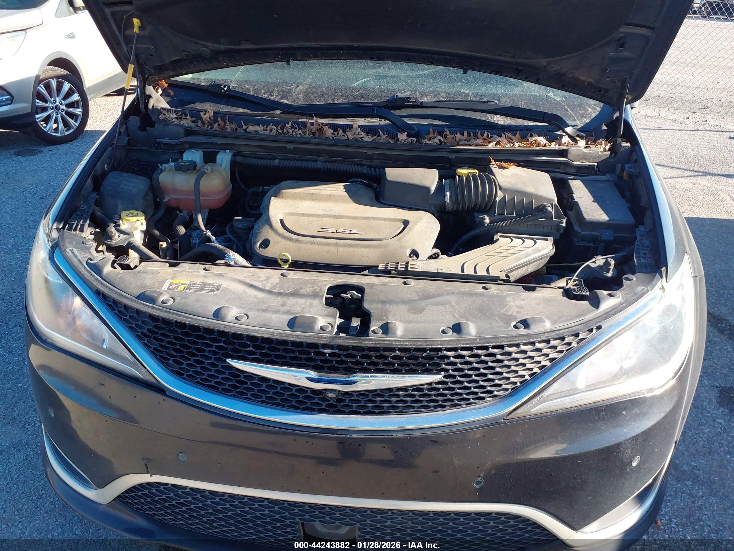 CHRYSLER PACIFICA image 10