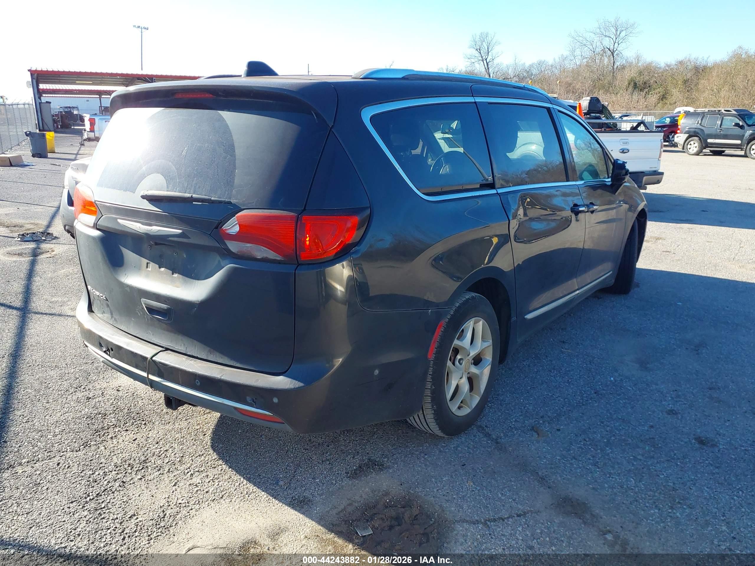 CHRYSLER PACIFICA image 4