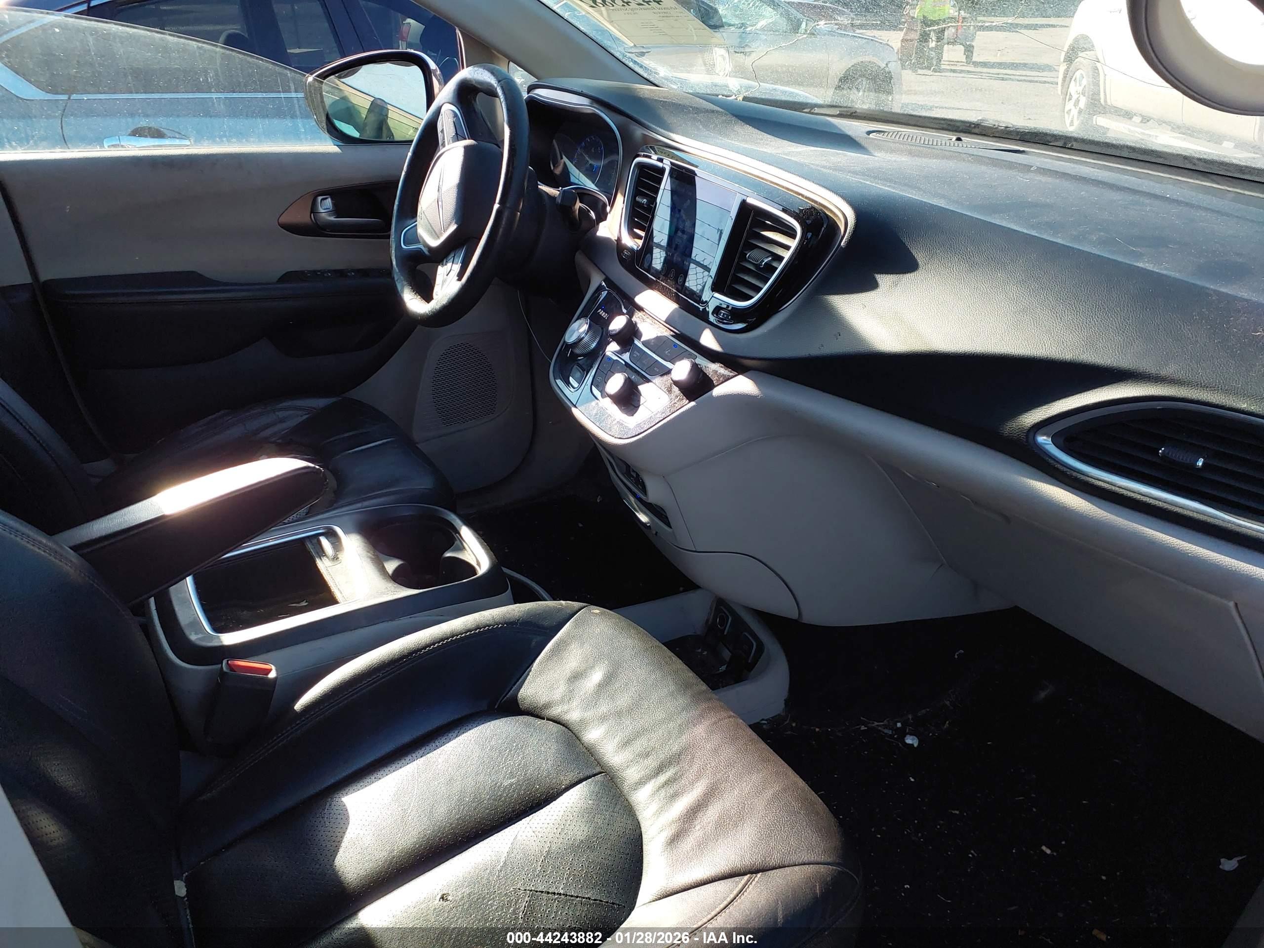 CHRYSLER PACIFICA image 5