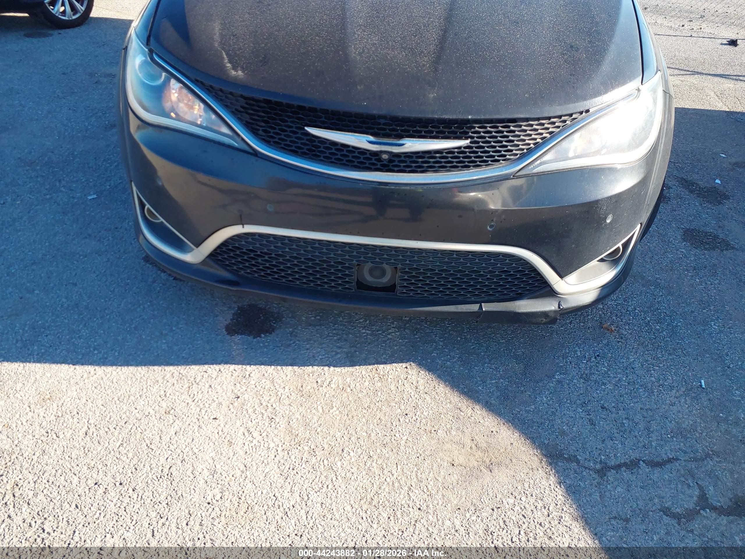 CHRYSLER PACIFICA image 6