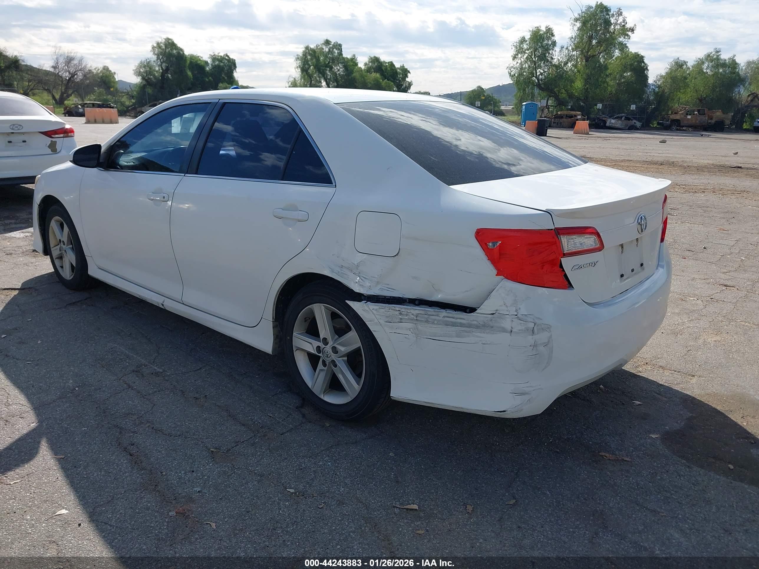 TOYOTA CAMRY image 3