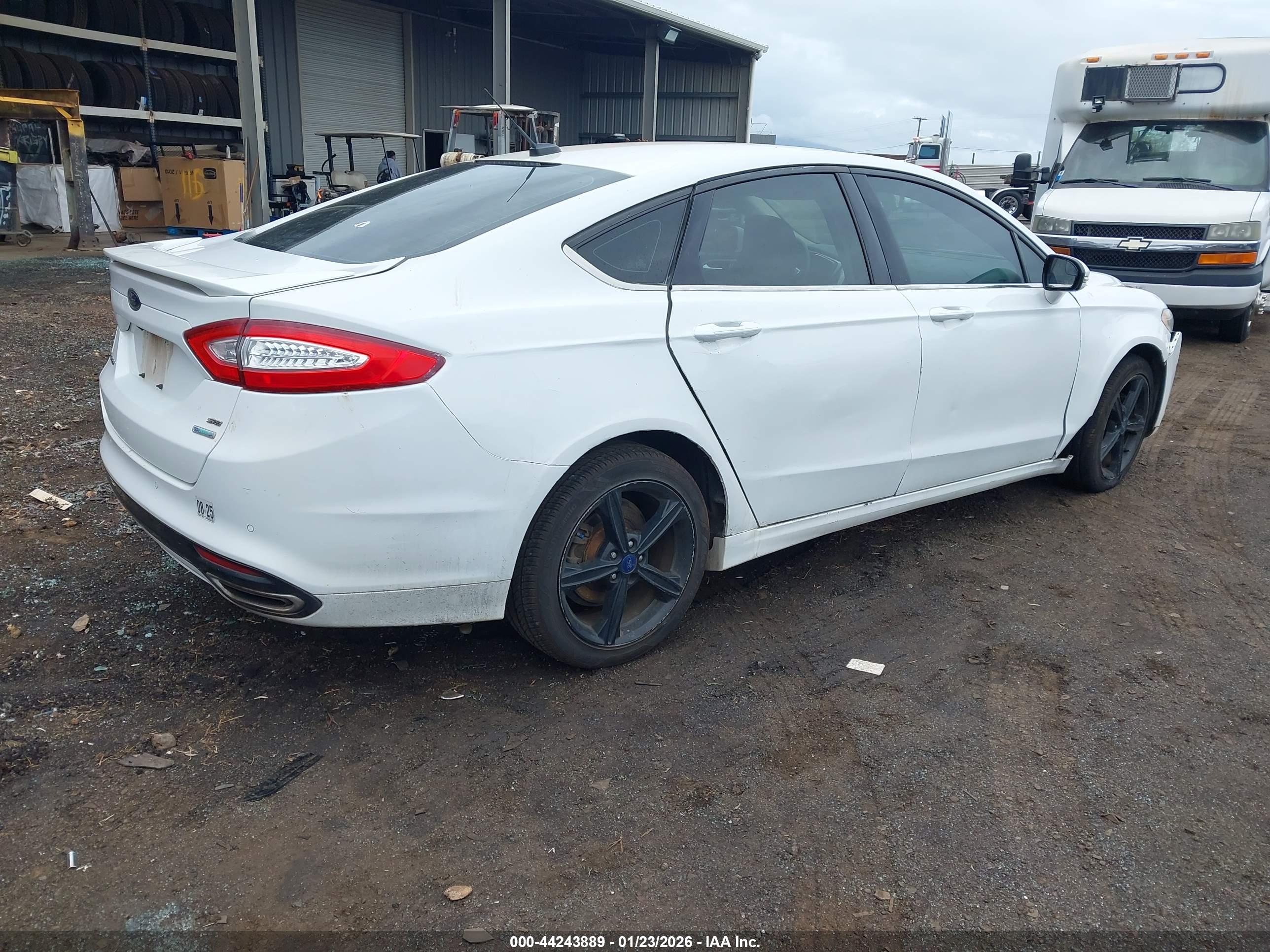 FORD FUSION image 4