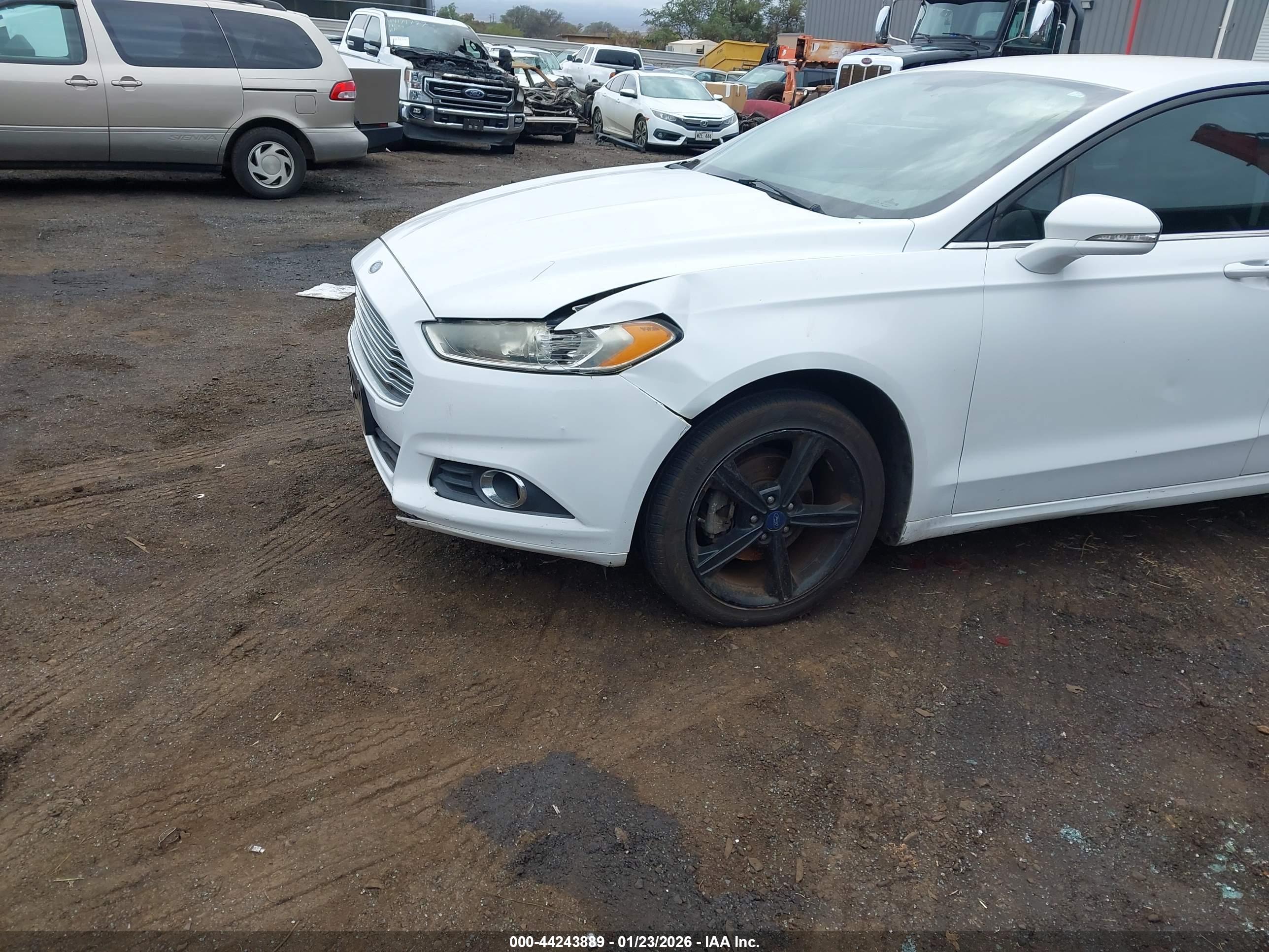 FORD FUSION image 6
