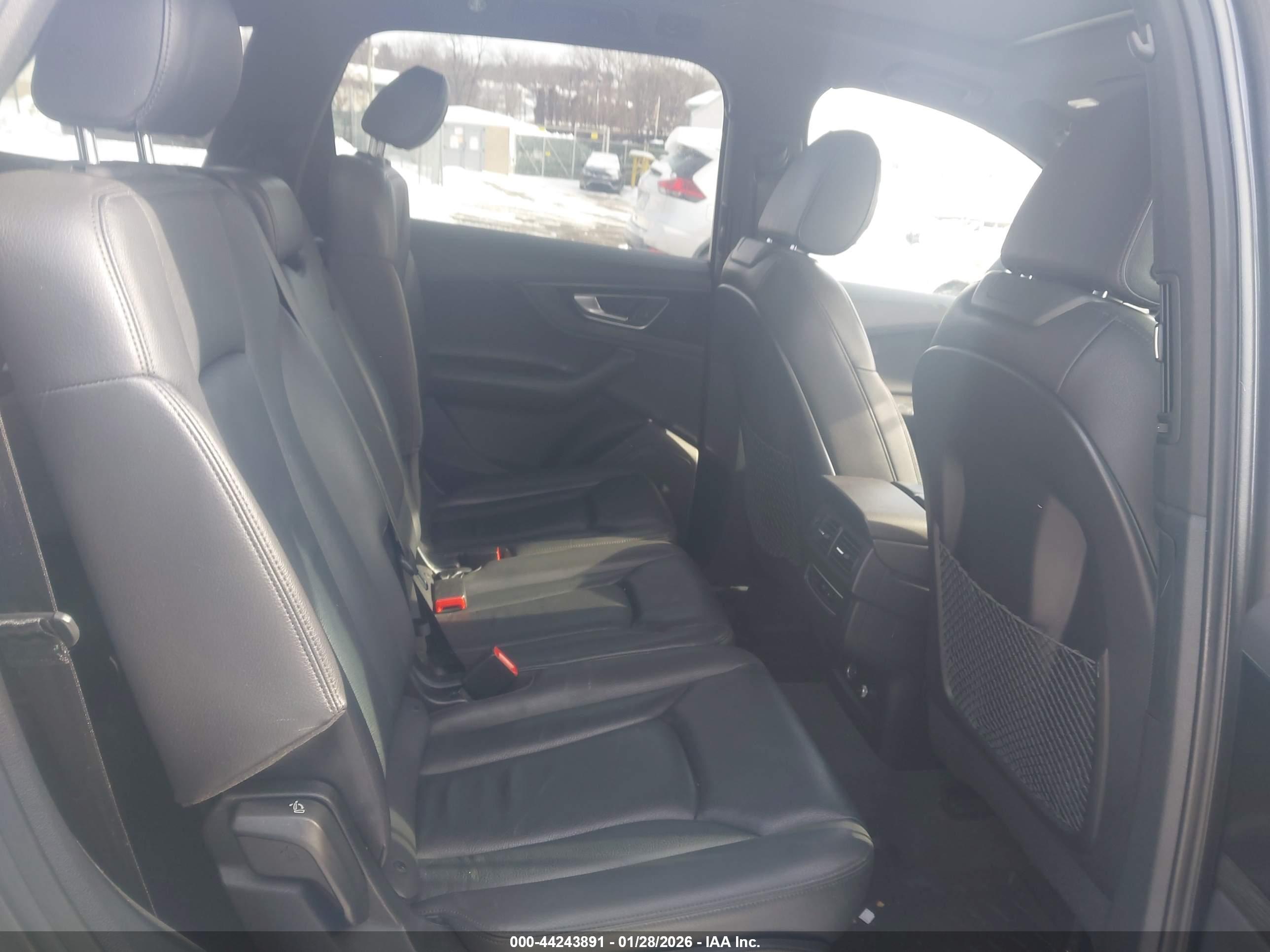 AUDI Q7 image 8
