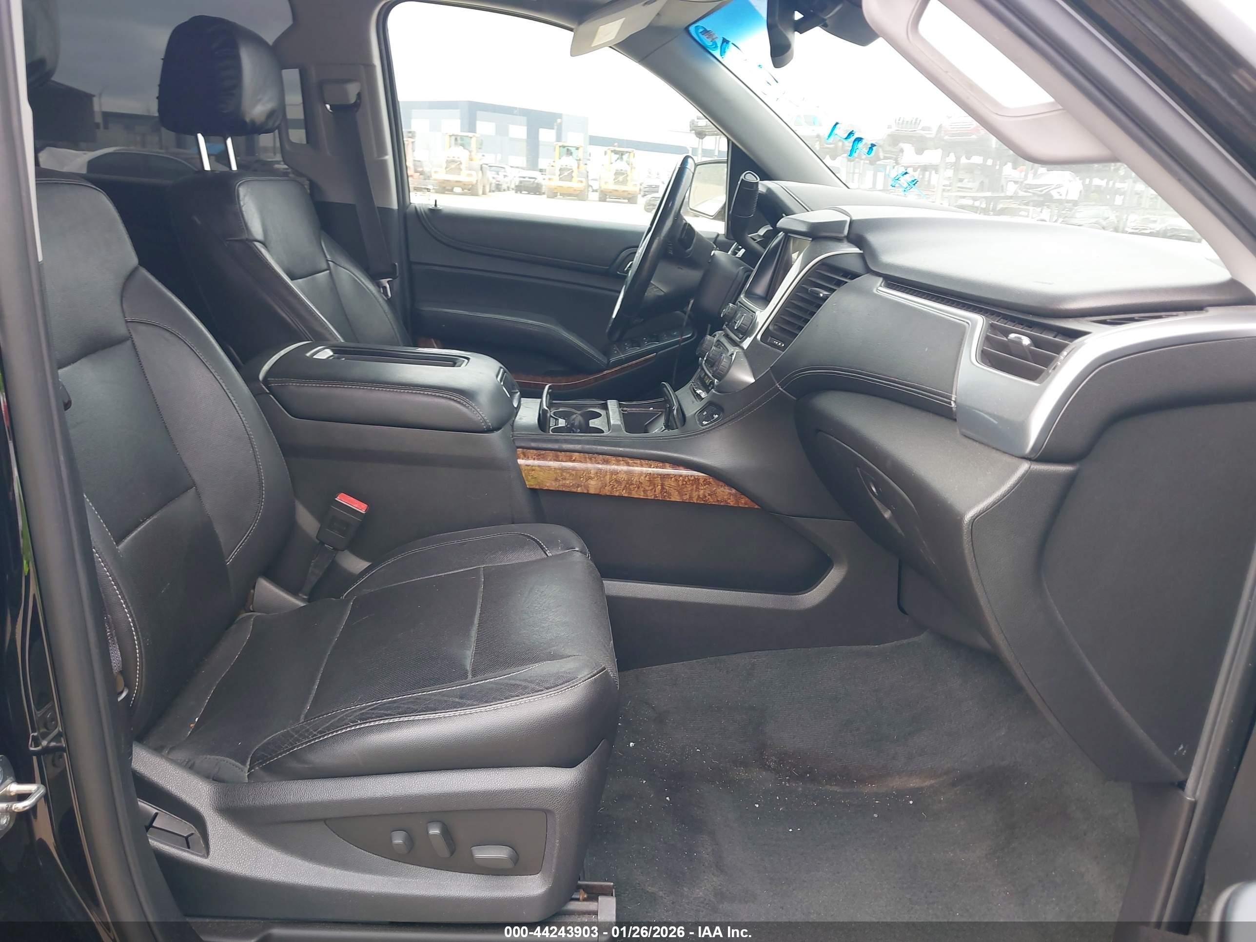 CHEVROLET SUBURBAN image 5
