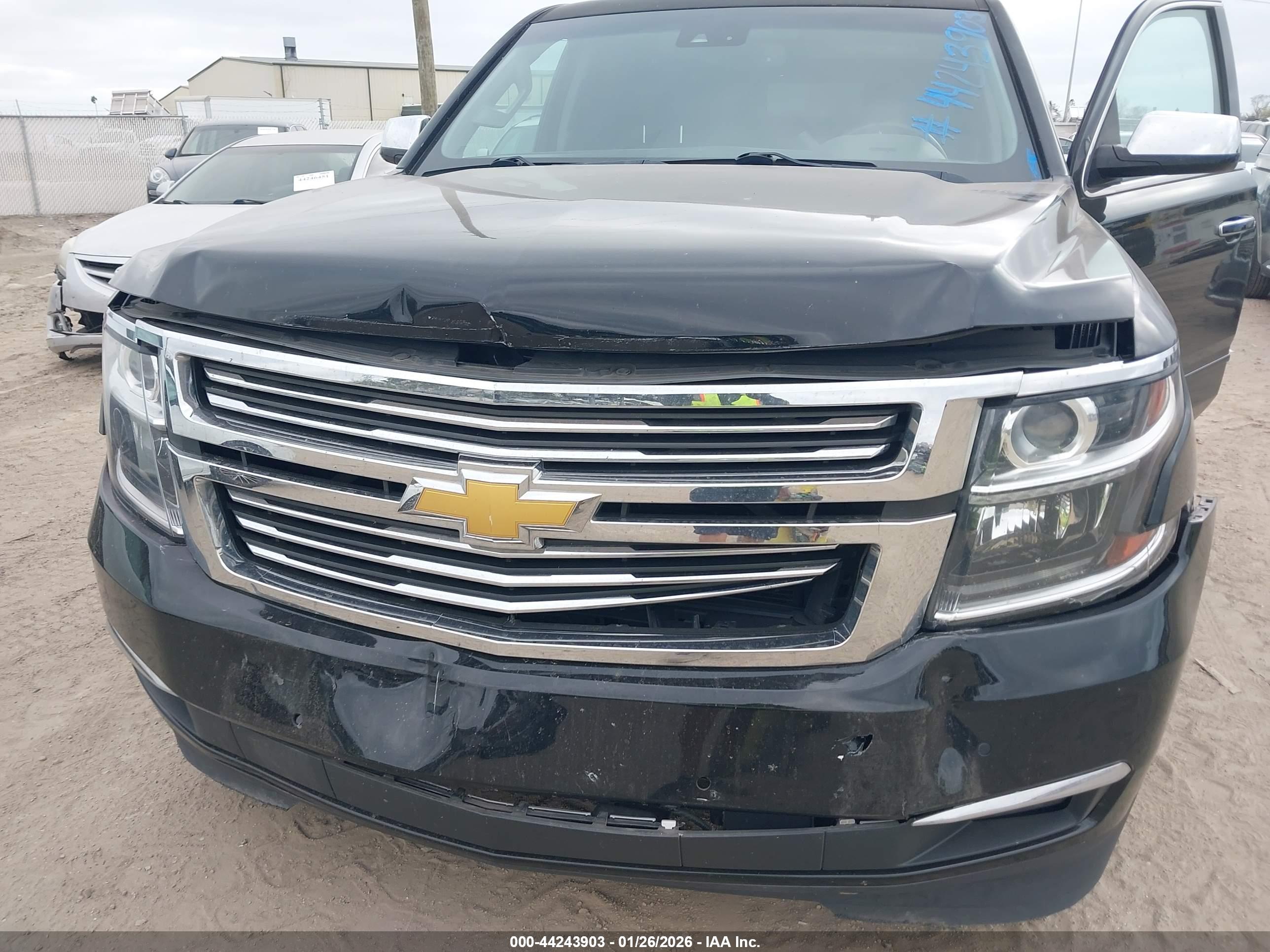 CHEVROLET SUBURBAN image 6