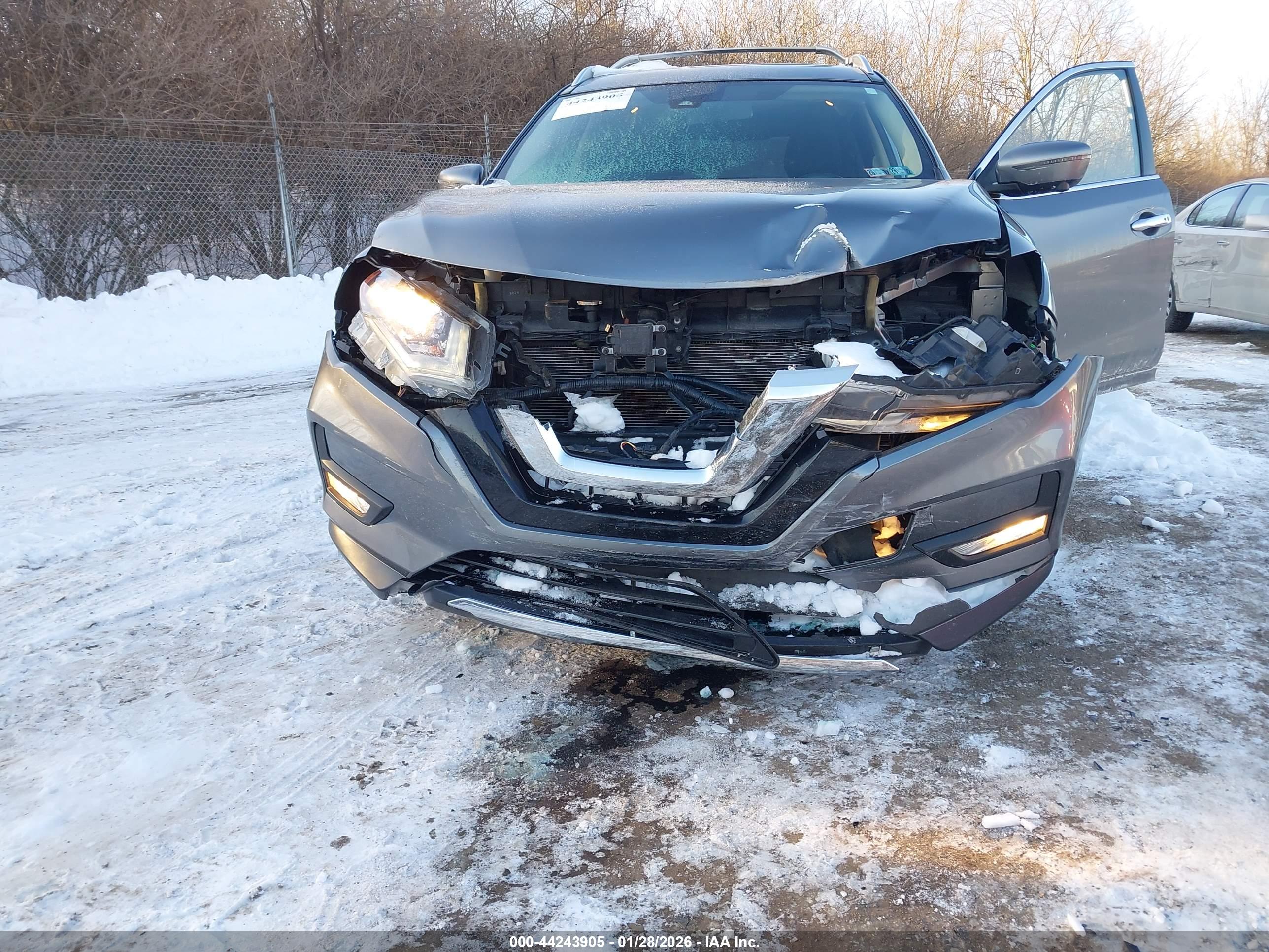 NISSAN ROGUE image 6