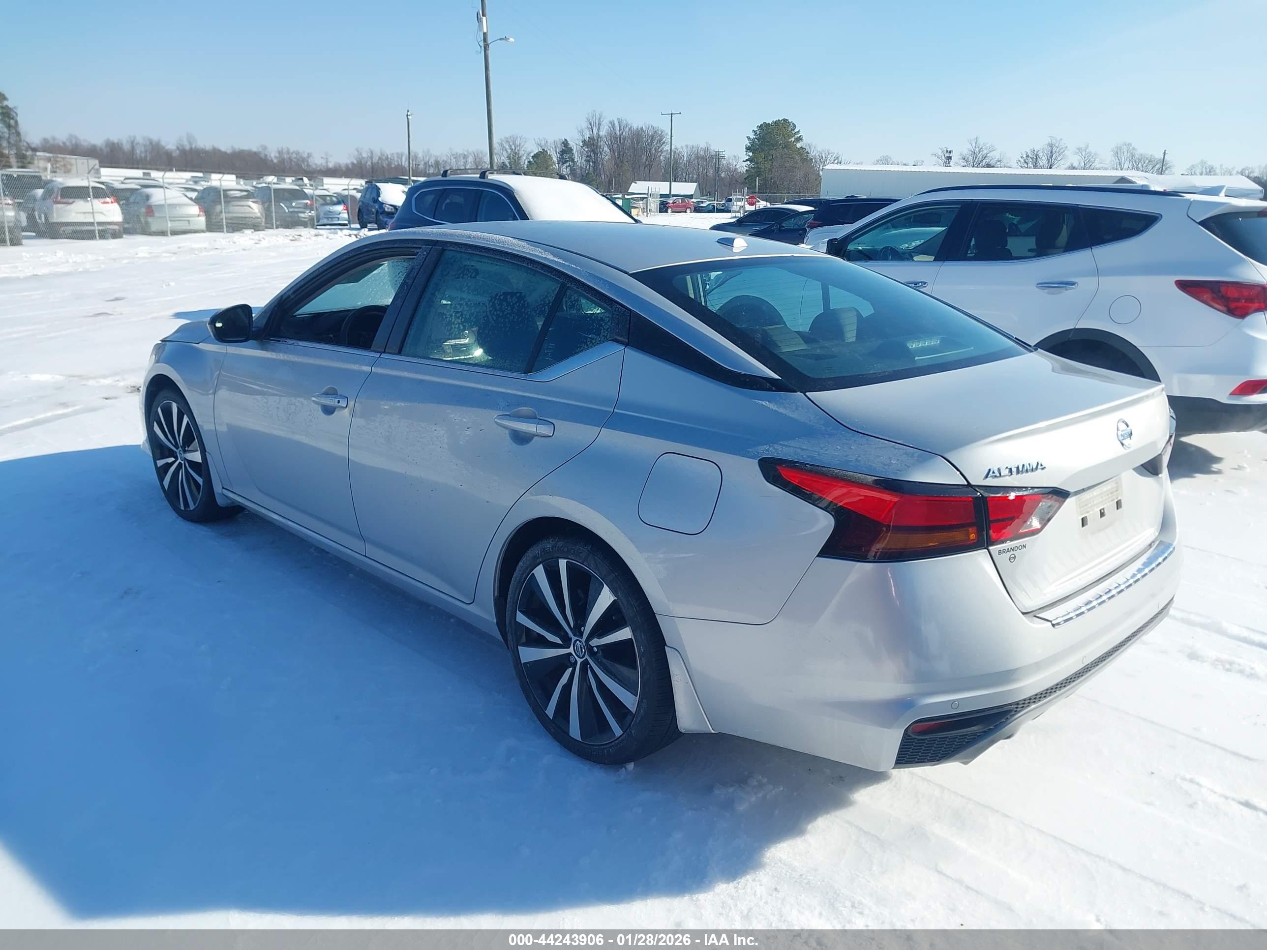 NISSAN ALTIMA image 3