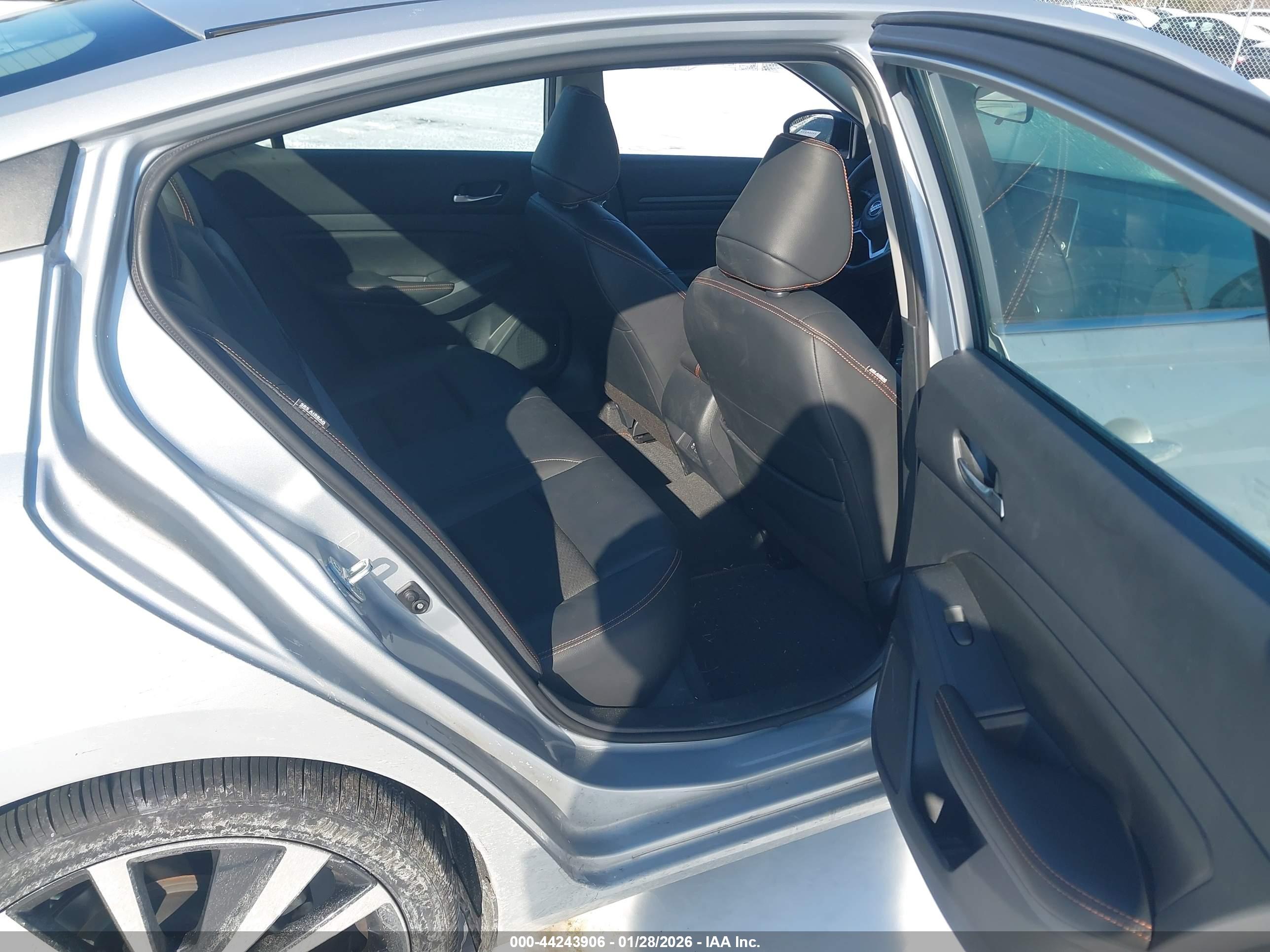 NISSAN ALTIMA image 8