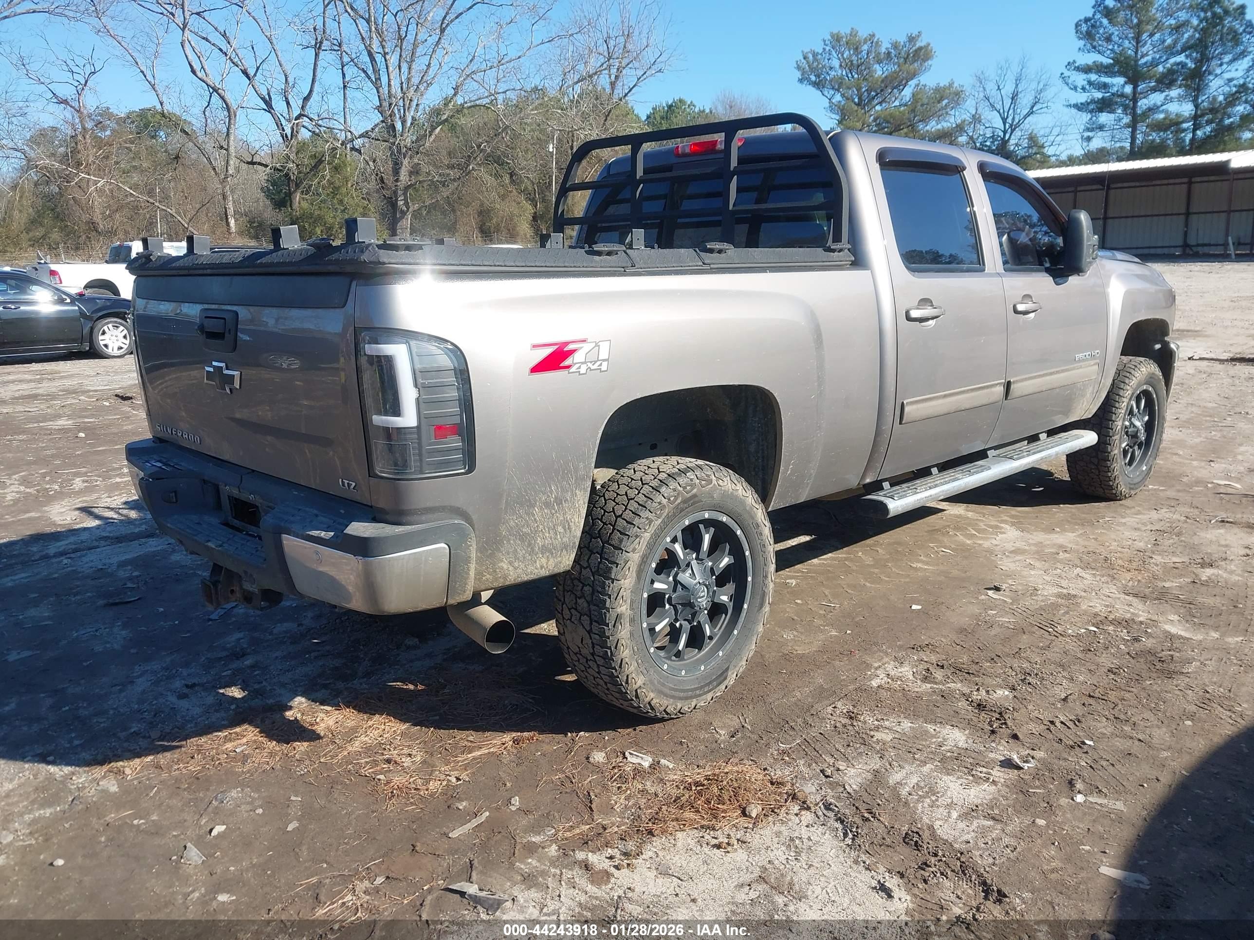 CHEVROLET SILVERADO image 4