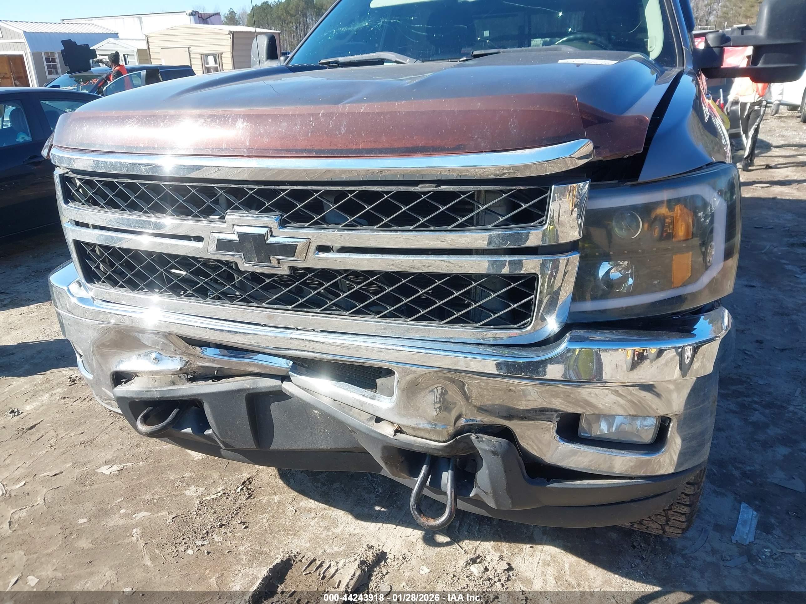 CHEVROLET SILVERADO image 6