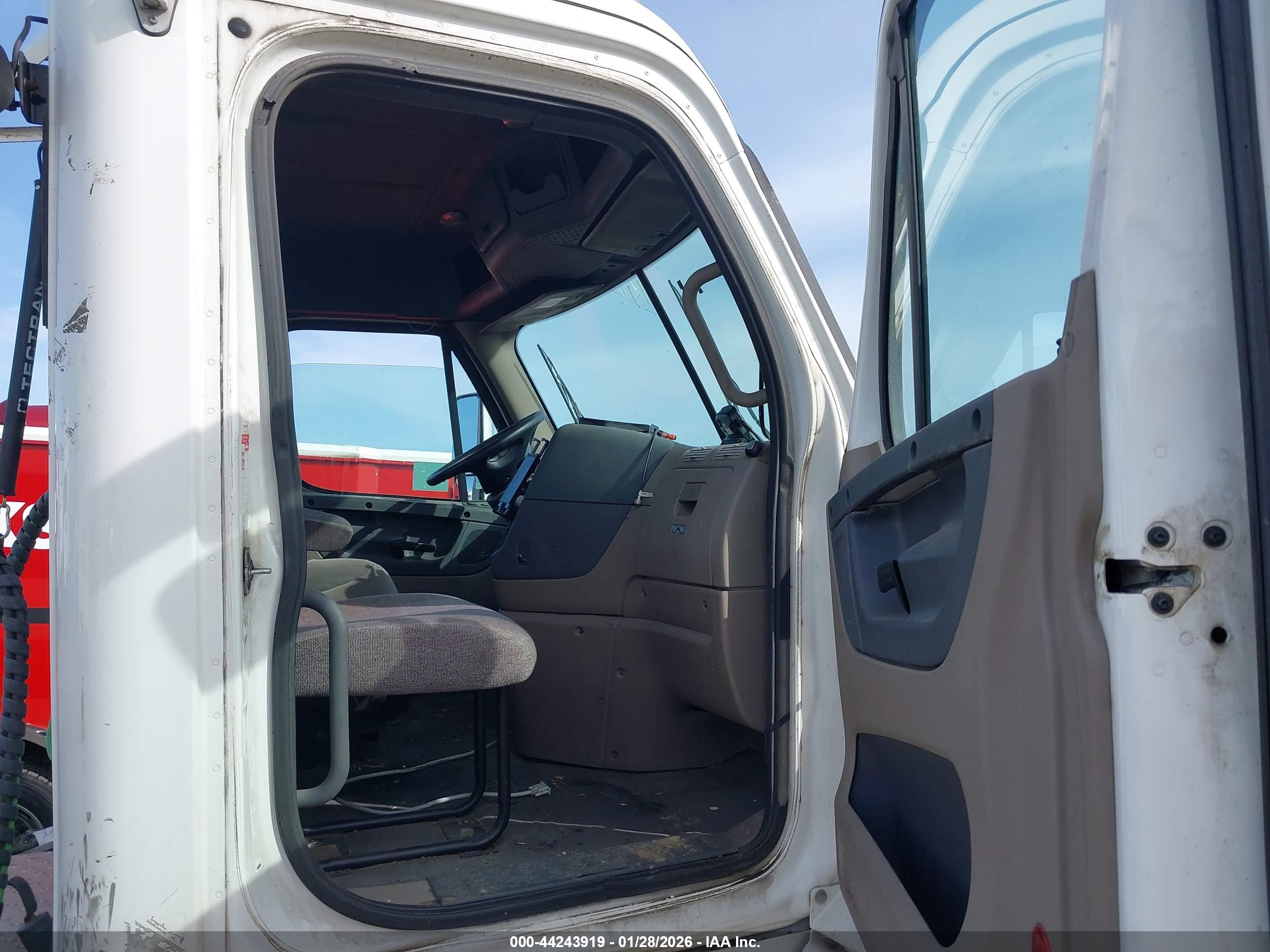FREIGHTLINER CASCADIA image 8