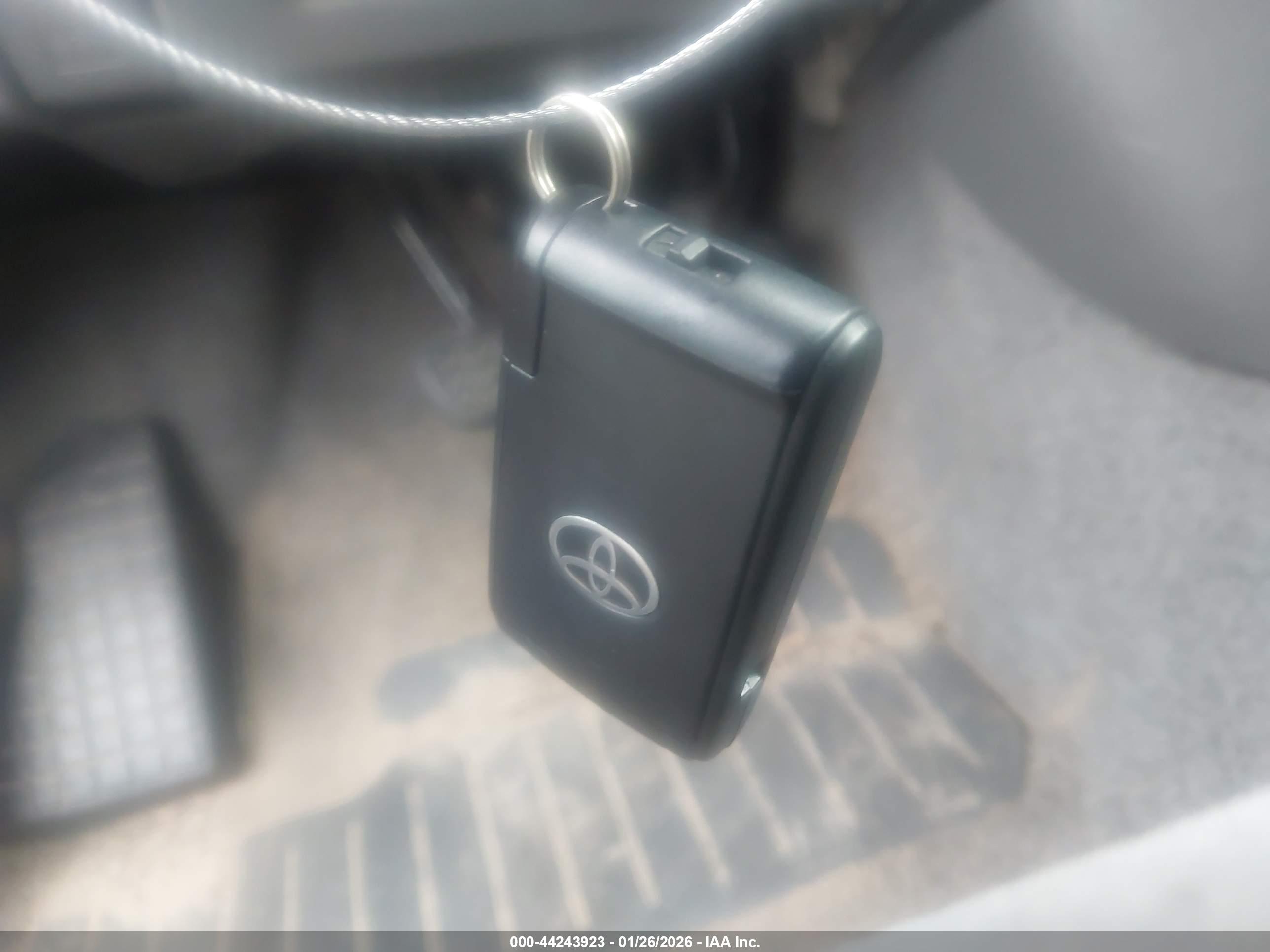 TOYOTA PRIUS image 11