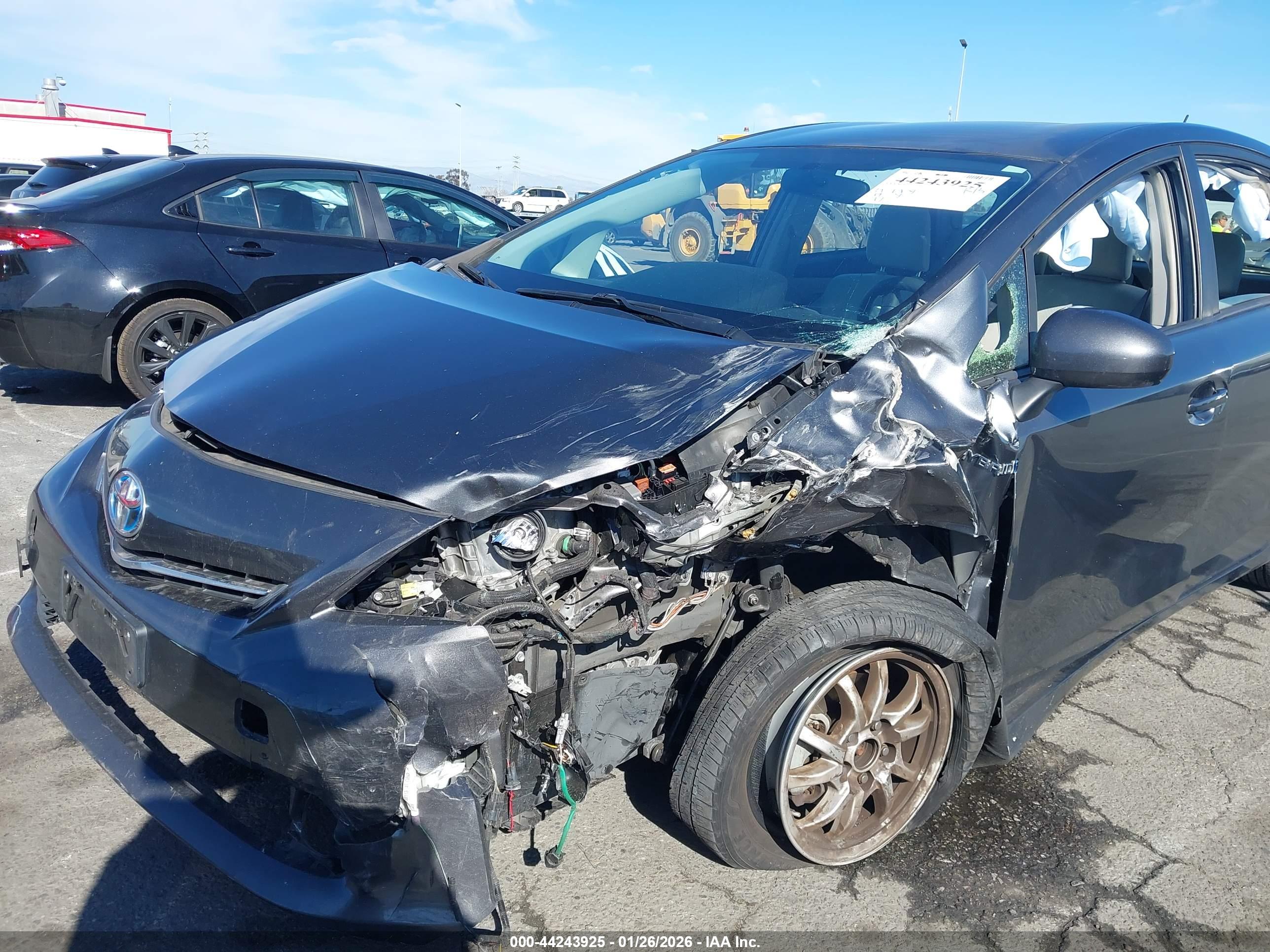 TOYOTA PRIUS image 6