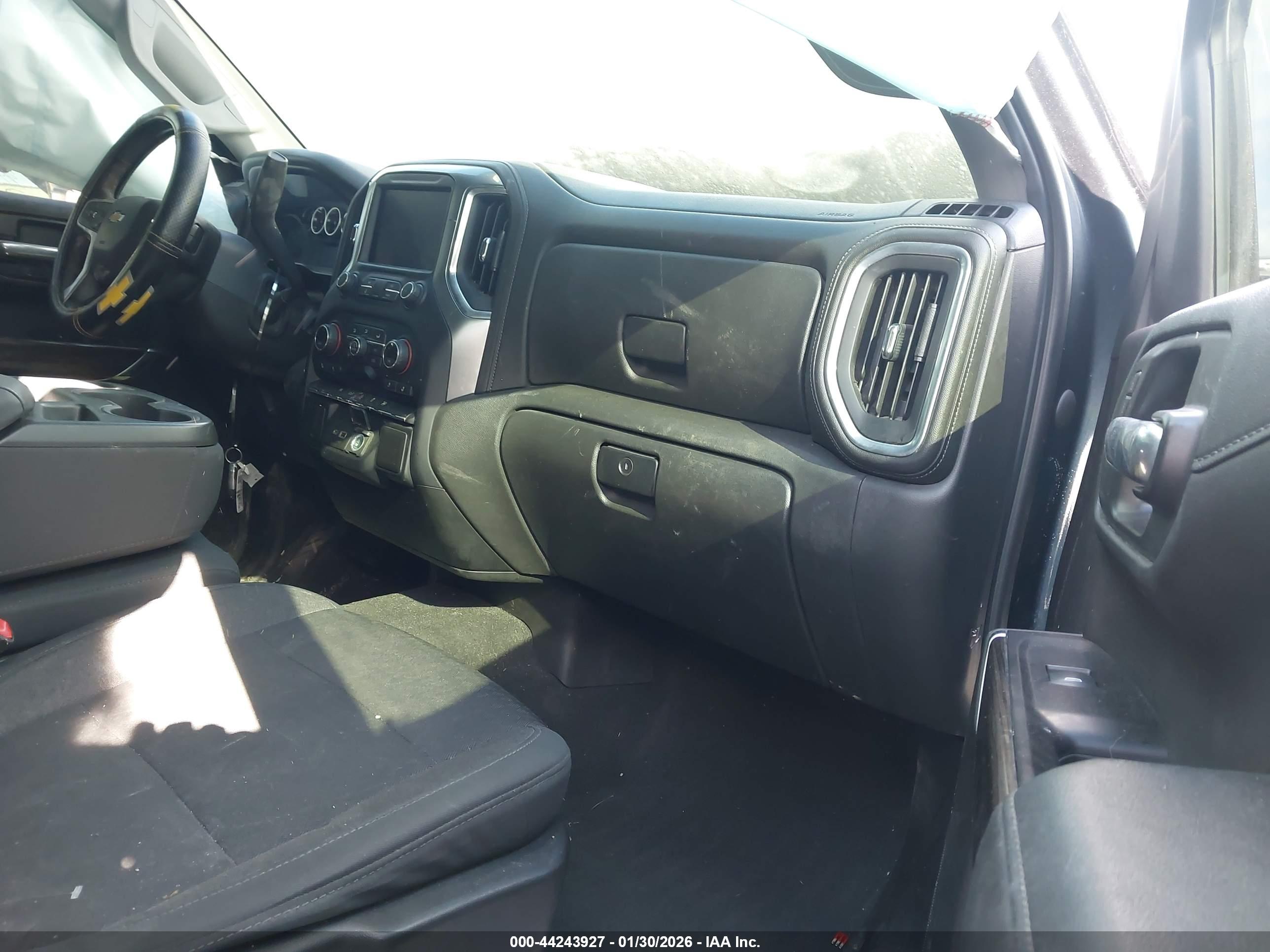 CHEVROLET SILVERADO image 5
