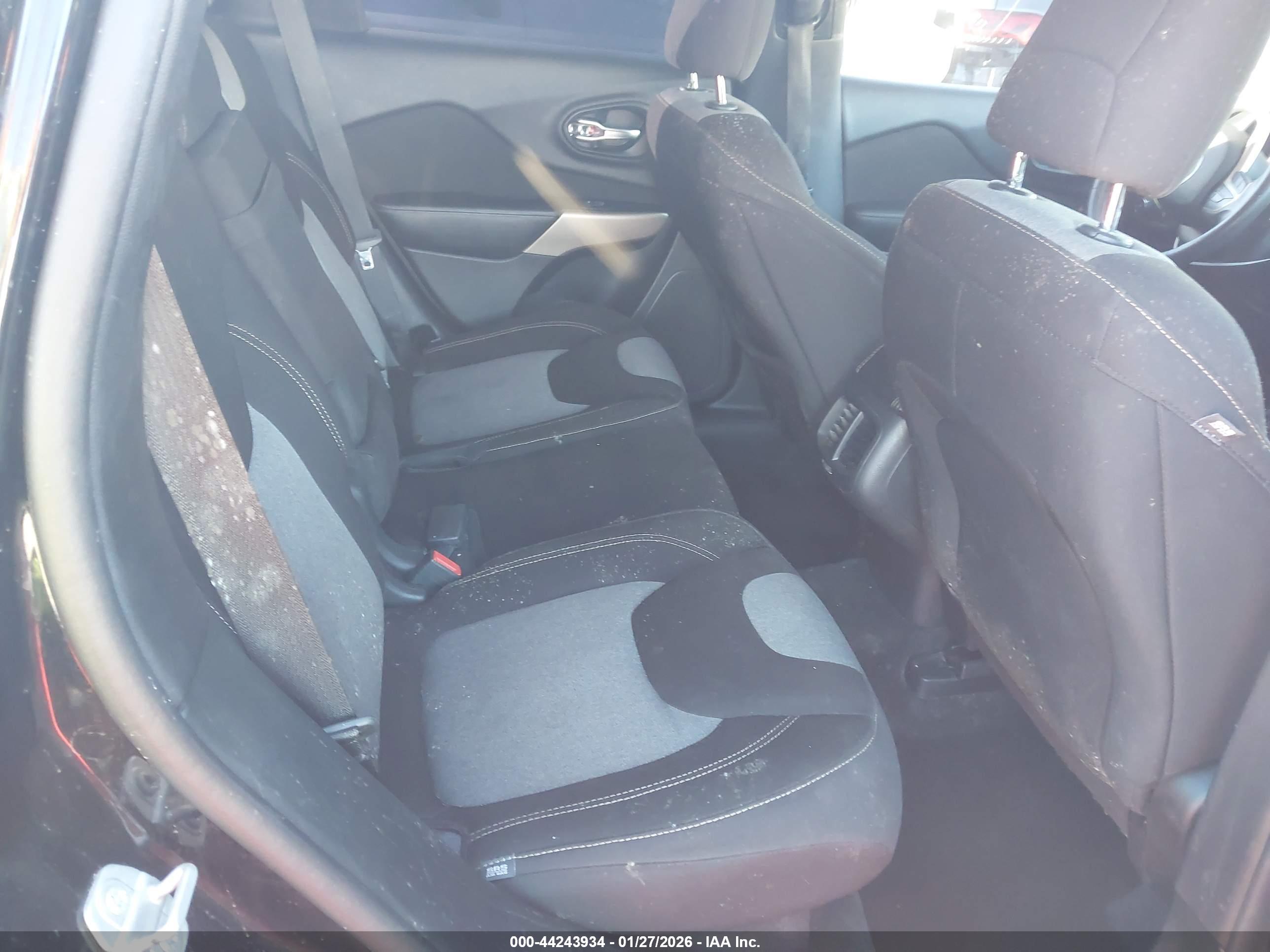 JEEP CHEROKEE image 8