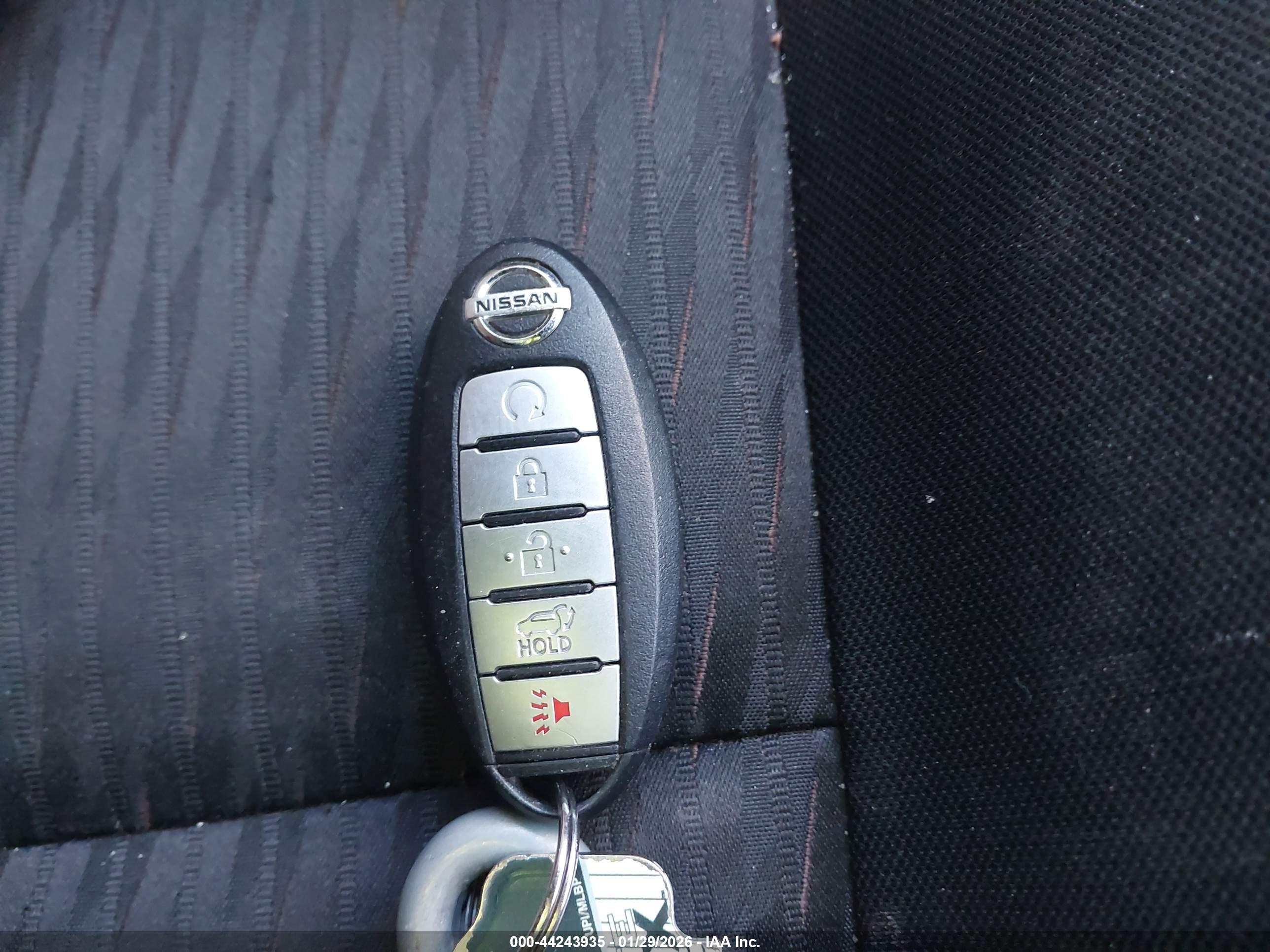 NISSAN ROGUE image 11