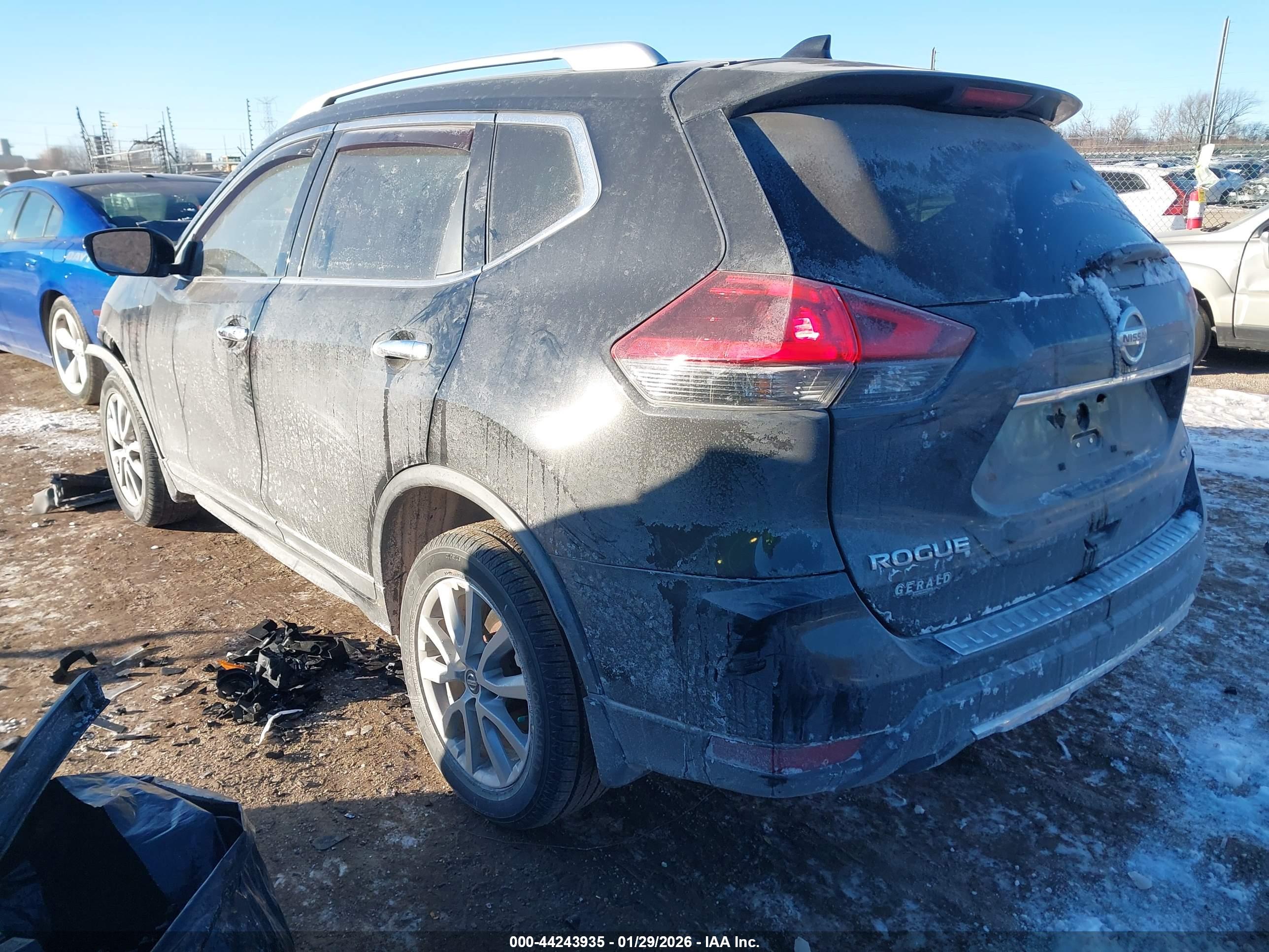 NISSAN ROGUE image 3