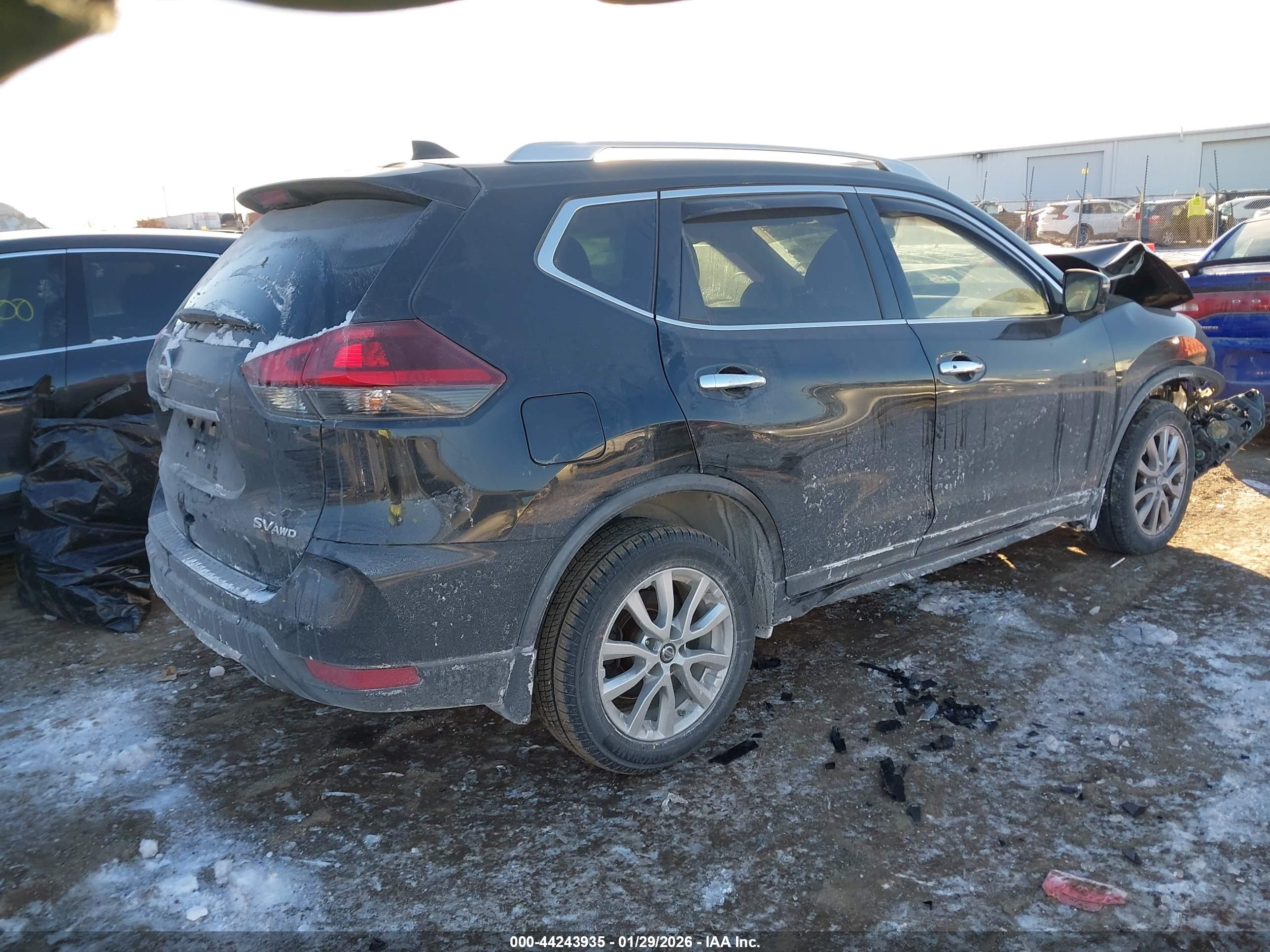 NISSAN ROGUE image 4