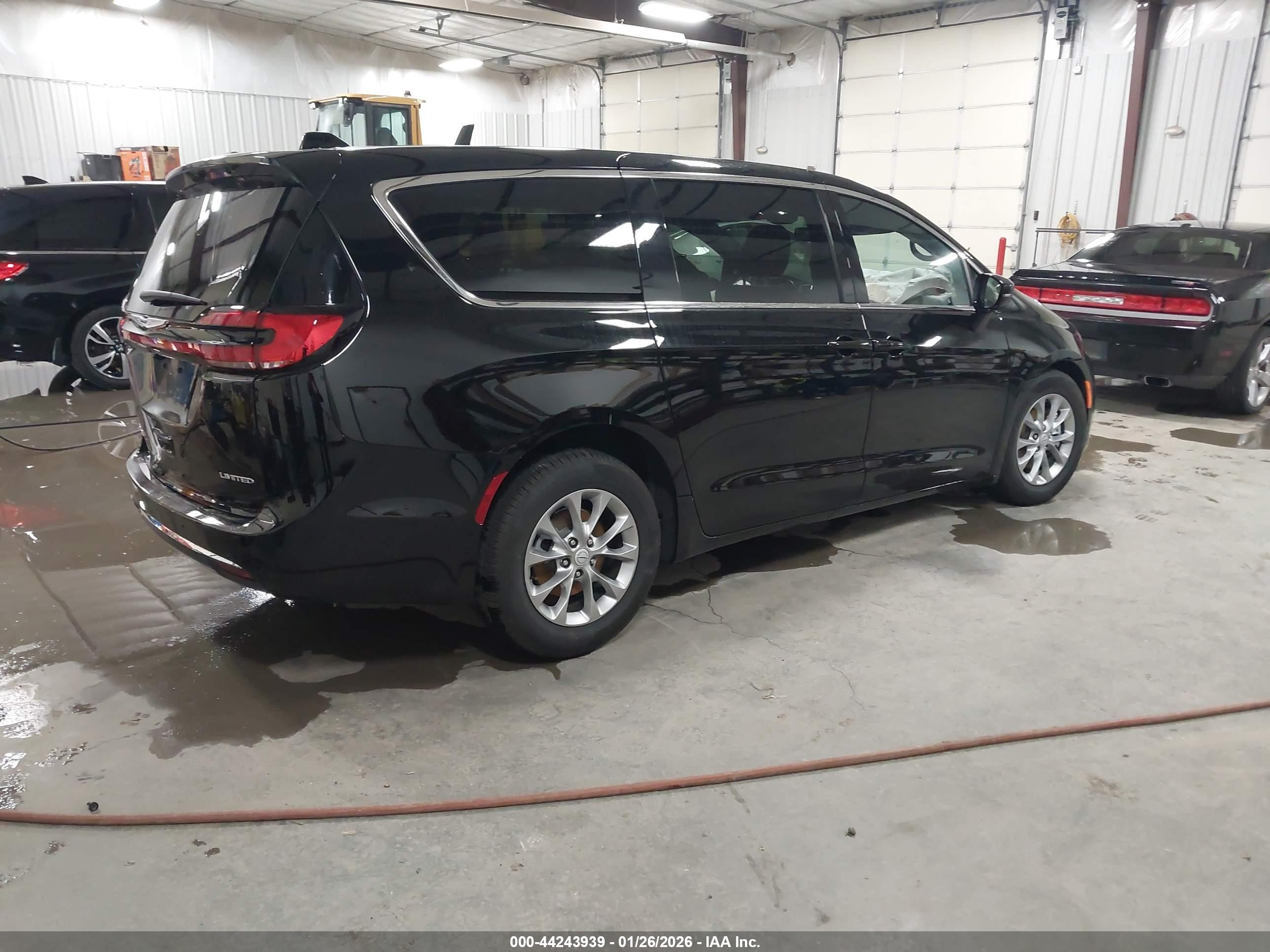CHRYSLER PACIFICA image 4