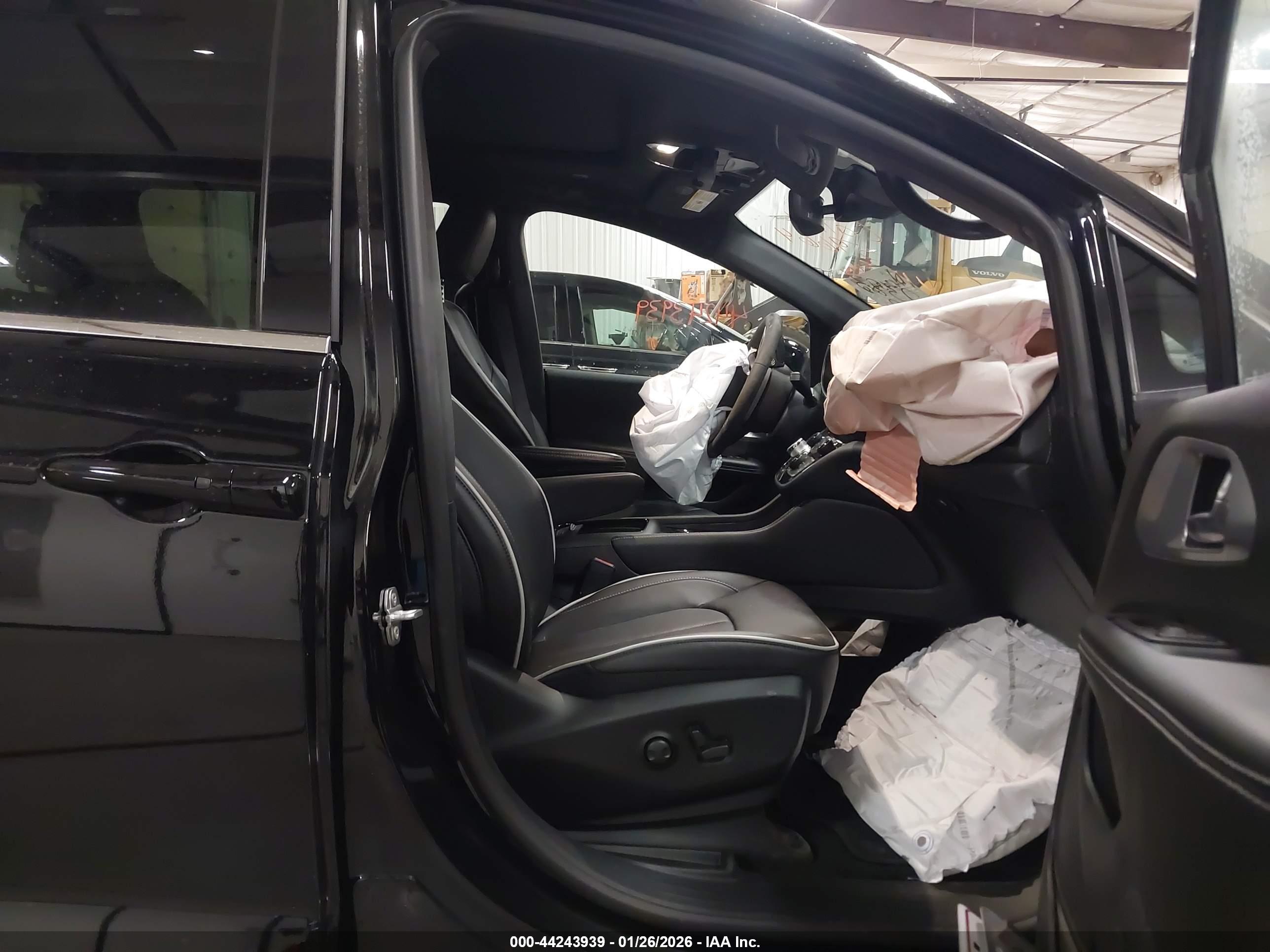 CHRYSLER PACIFICA image 5