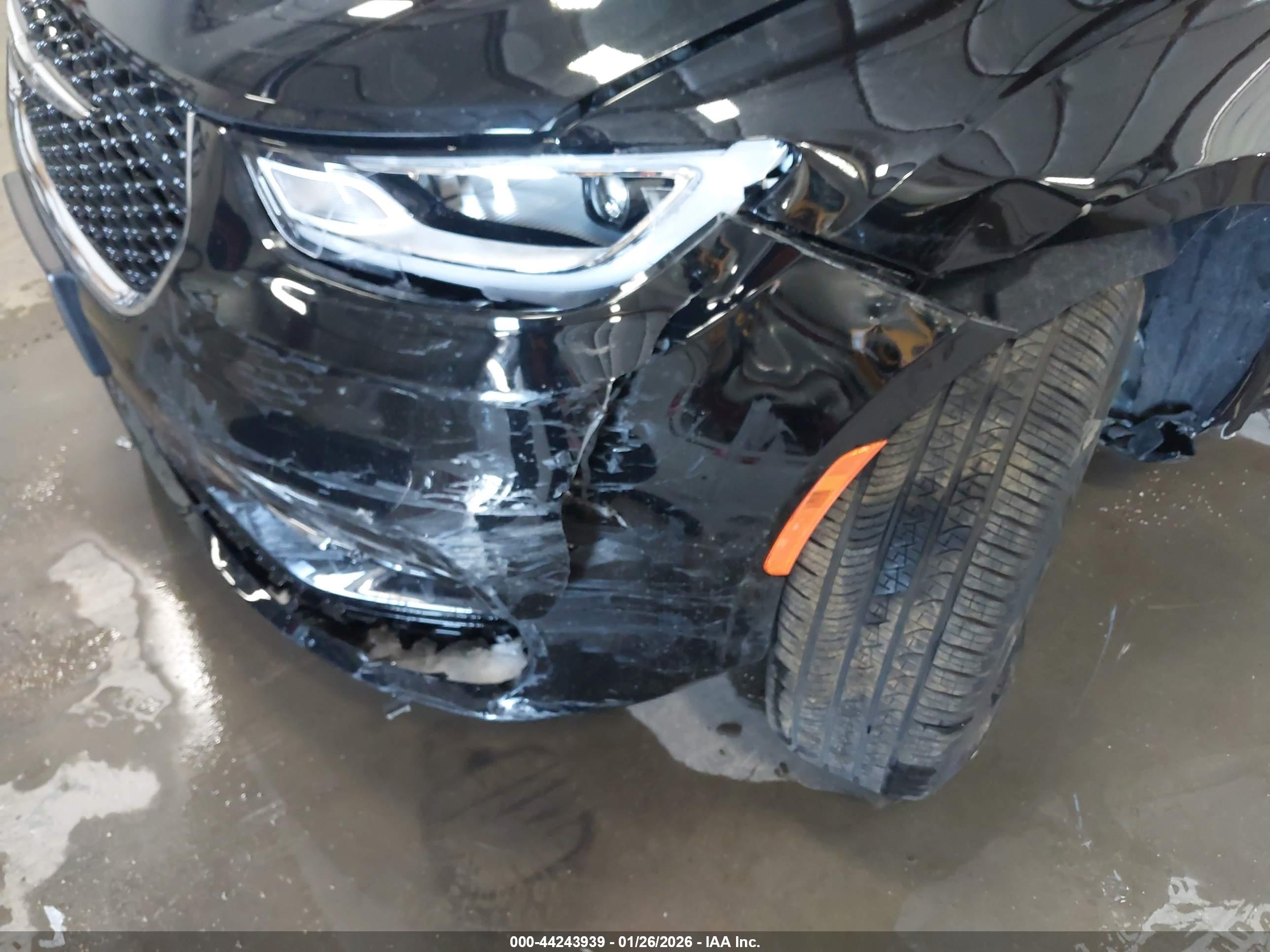 CHRYSLER PACIFICA image 6