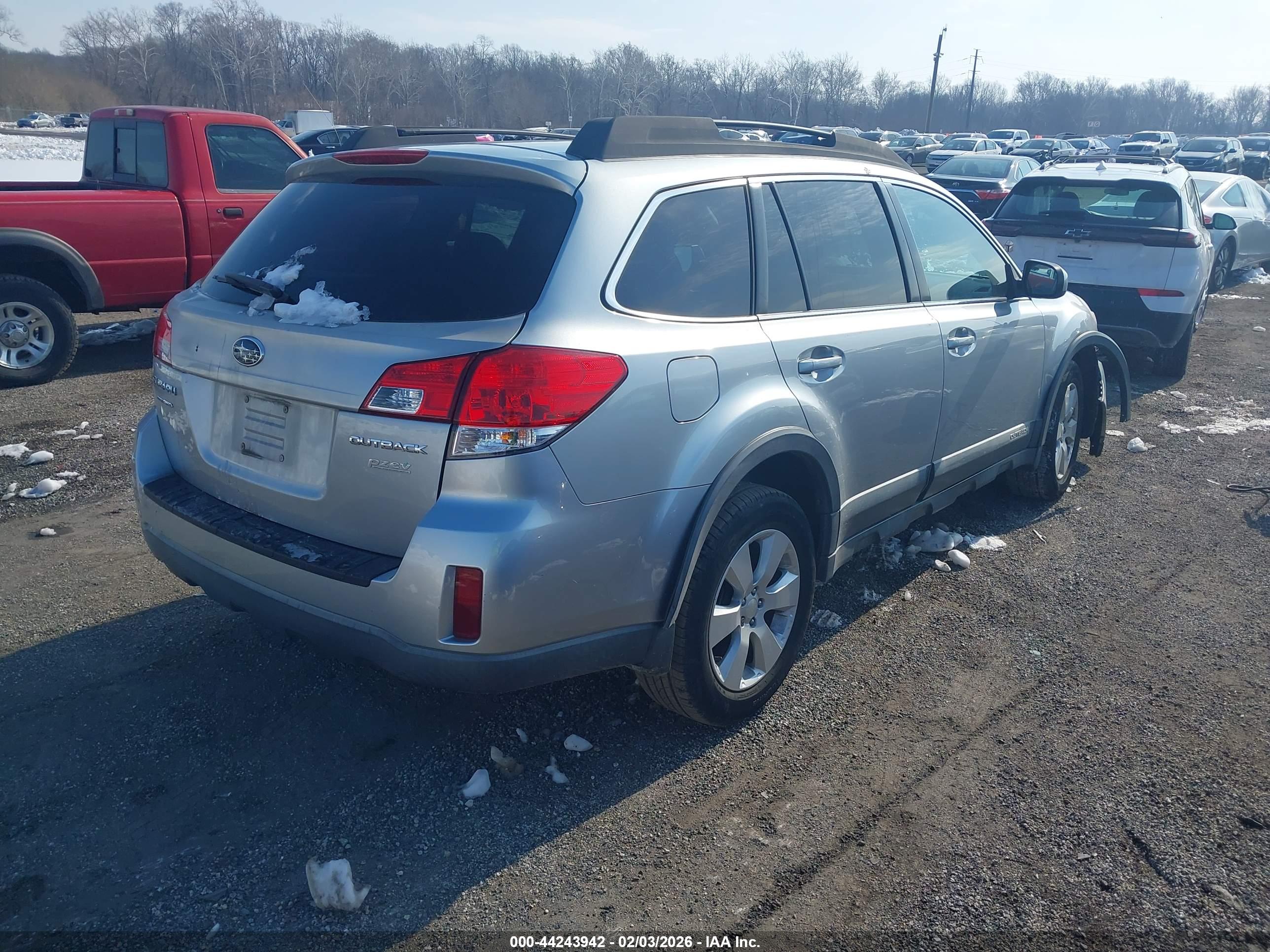 SUBARU OUTBACK image 4