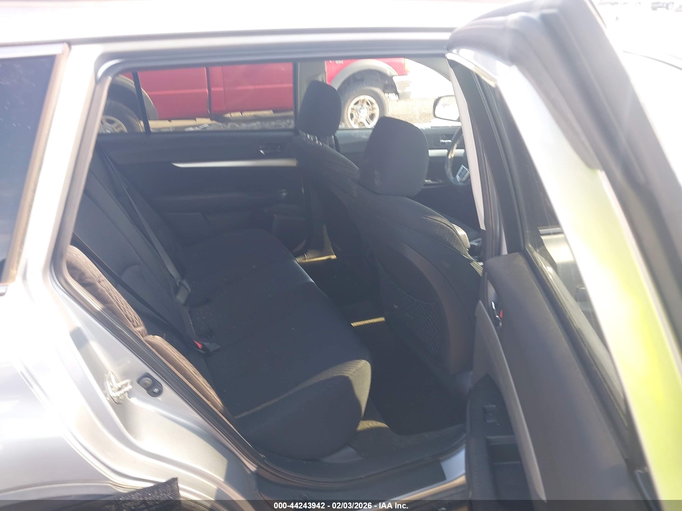 SUBARU OUTBACK image 8