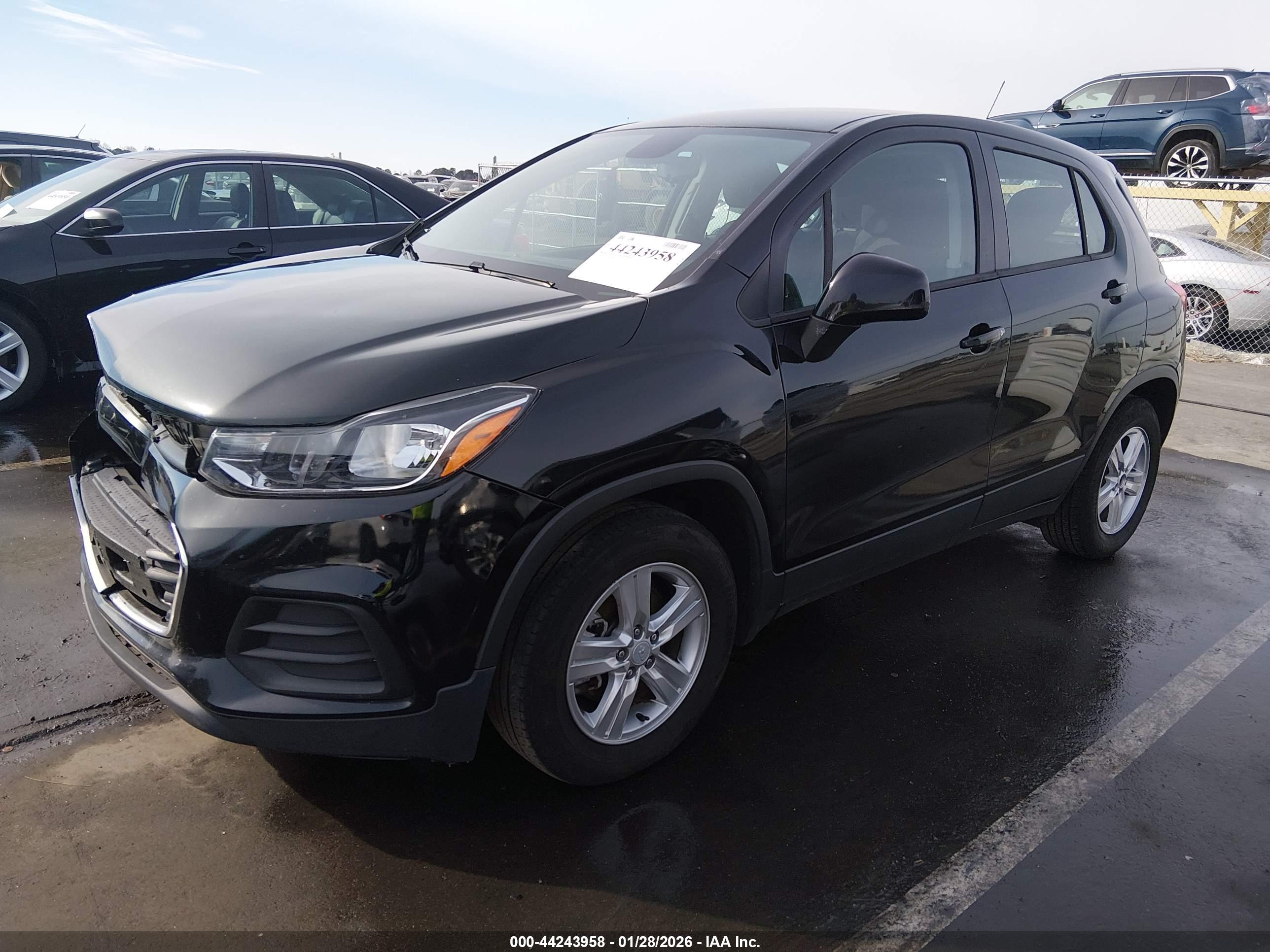 CHEVROLET TRAX image 2