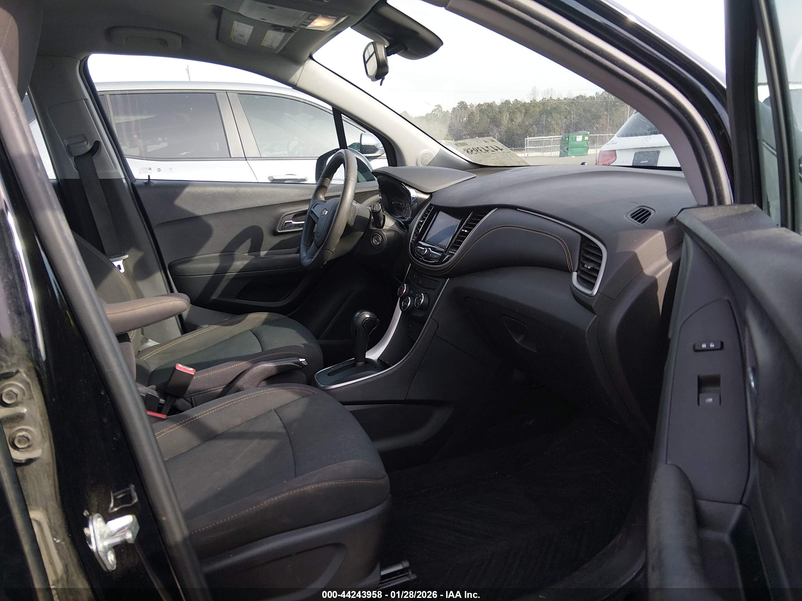CHEVROLET TRAX image 5