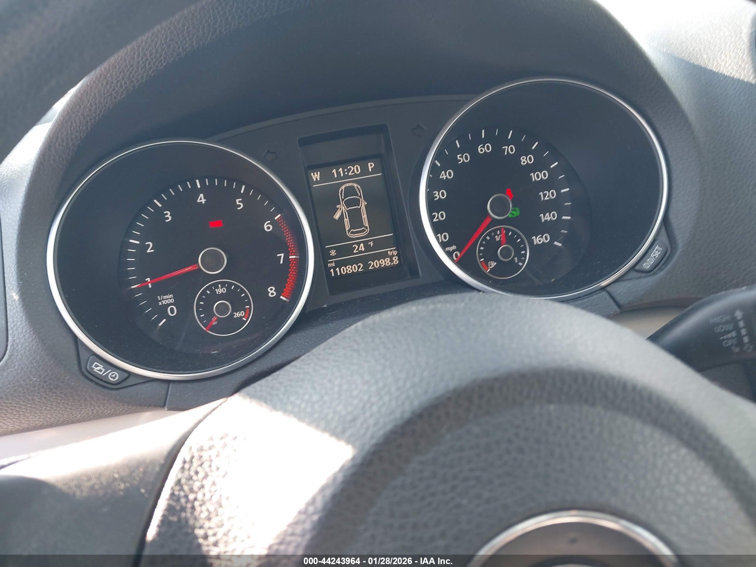VOLKSWAGEN GOLF image 7