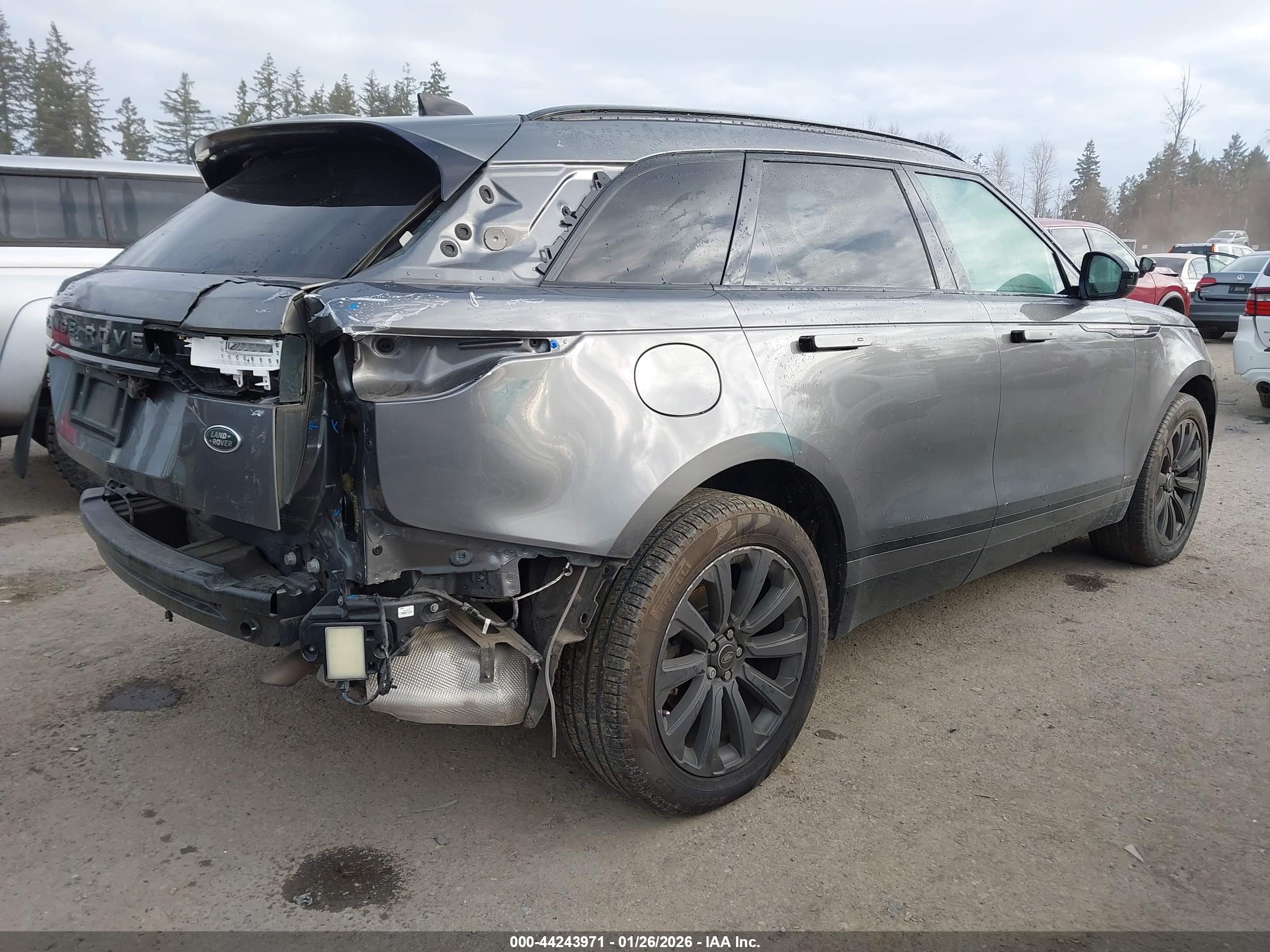 LAND ROVER image 4