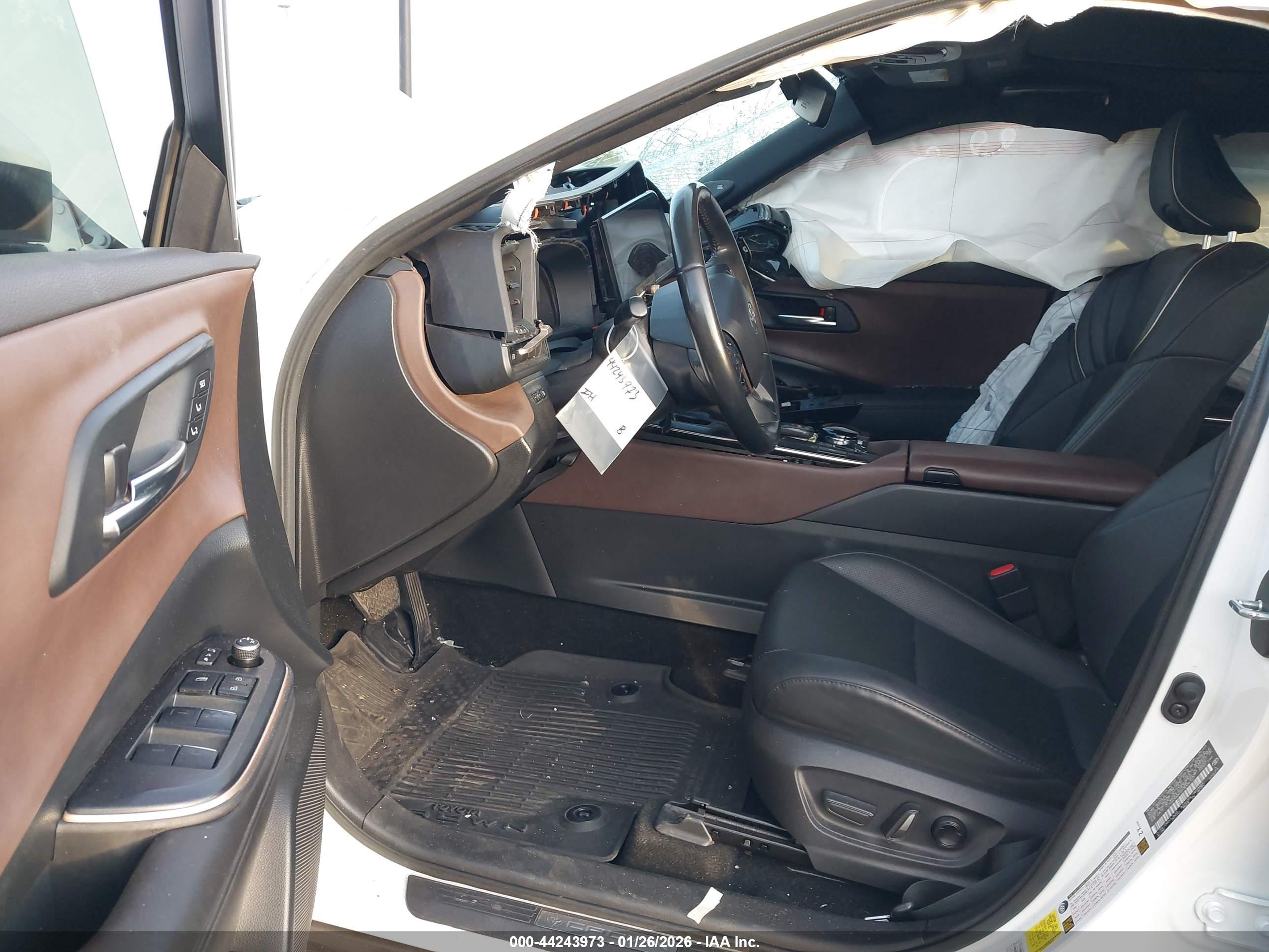 TOYOTA CROWN image 5